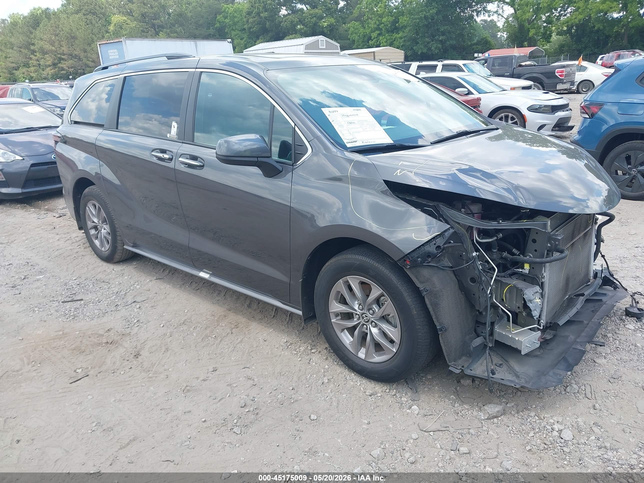 2025 Toyota Sienna VIN 5TDYRKEC3SS225648 — IAAI salvage auction photo