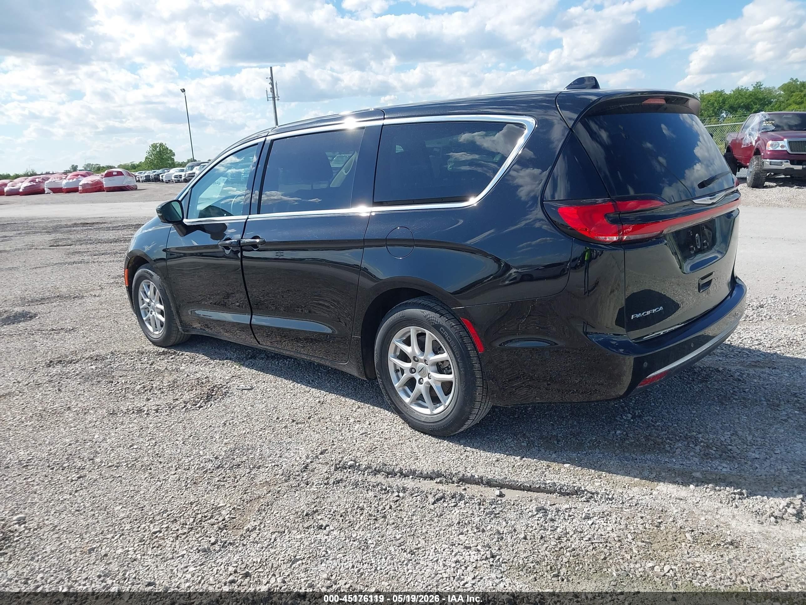 2024 Chrysler Pacifica VIN 2C4RC1BG2RR165159 IAAI salvage auction — Normal Wear, Sf97 (Washington), sold $9,200 on 2026-07-09 (photo 3)