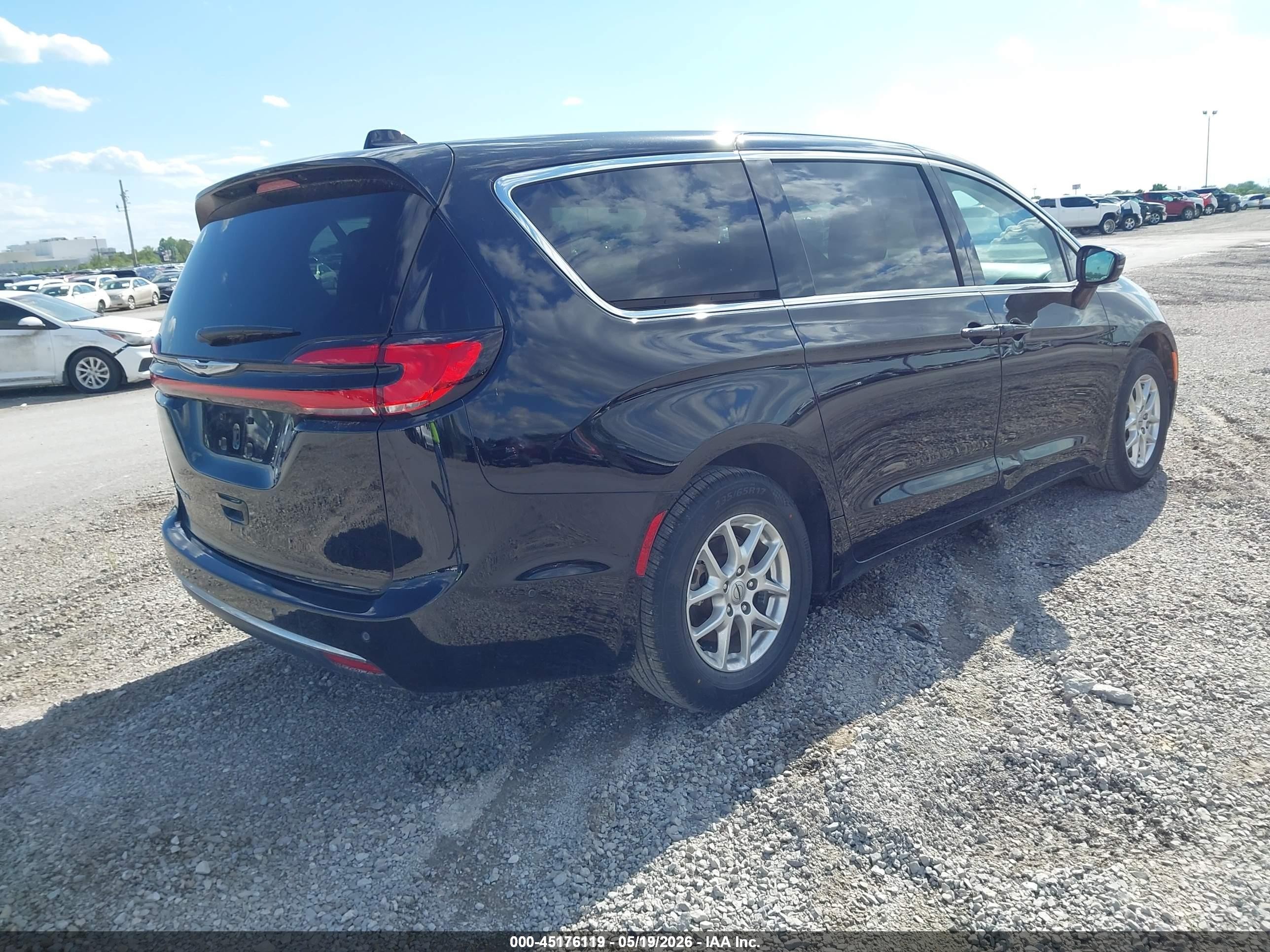 2024 Chrysler Pacifica VIN 2C4RC1BG2RR165159 IAAI salvage auction — Normal Wear, Sf97 (Washington), sold $9,200 on 2026-07-09 (photo 4)