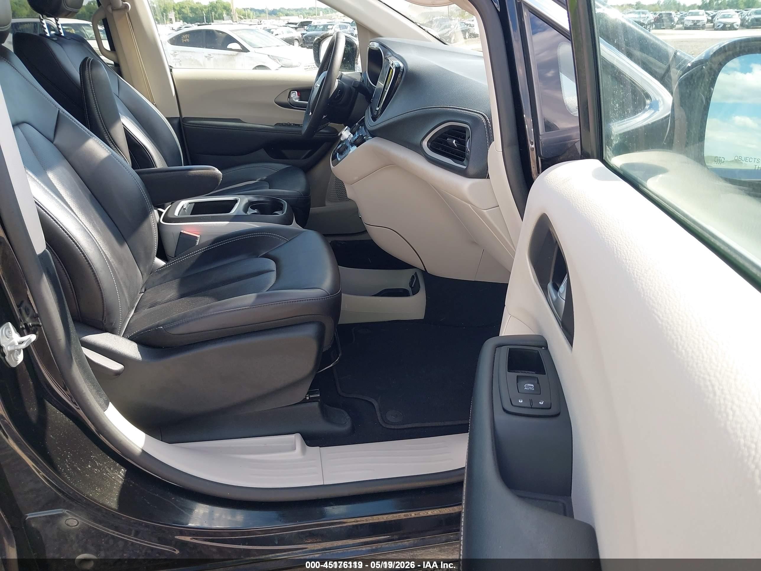 2024 Chrysler Pacifica VIN 2C4RC1BG2RR165159 IAAI salvage auction — Normal Wear, Sf97 (Washington), sold $9,200 on 2026-07-09 (photo 5)