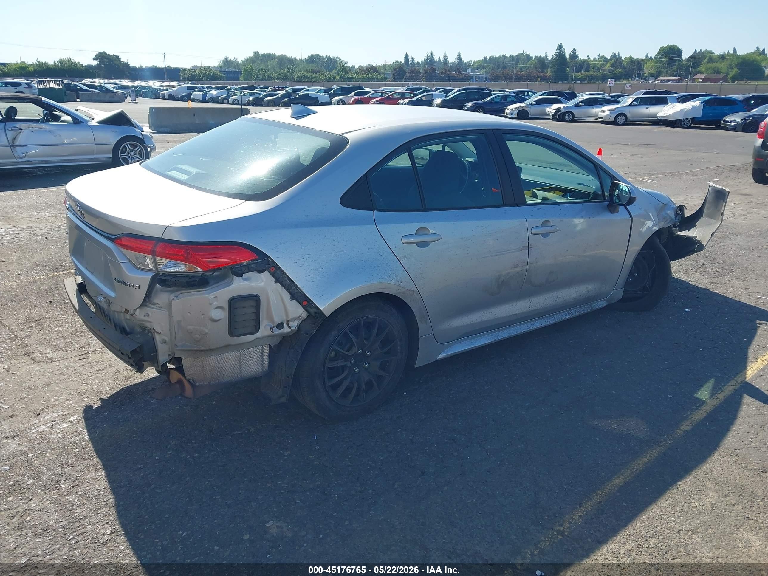 2022 Toyota Corolla VIN 5YFEPMAE3NP326360 IAAI salvage auction — Side, Salvage (Oregon), sold $3,350 on 2026-07-09 (photo 4)
