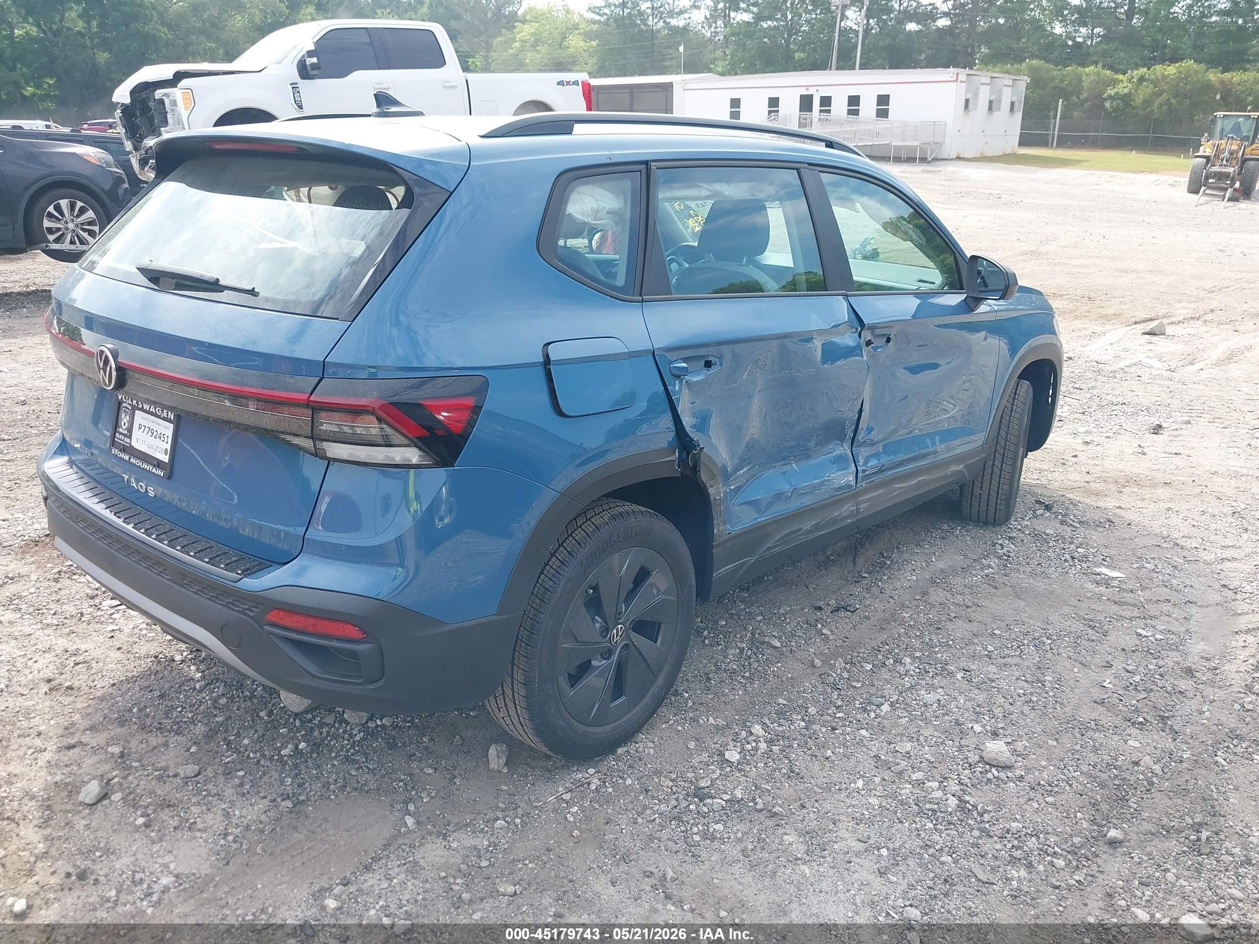 2026 Volkswagen Taos VIN 3VV5C7B25TM065885 IAAI salvage auction — Side, Salvage (Georgia), sold $7,700 on 2026-09-06 (photo 4)