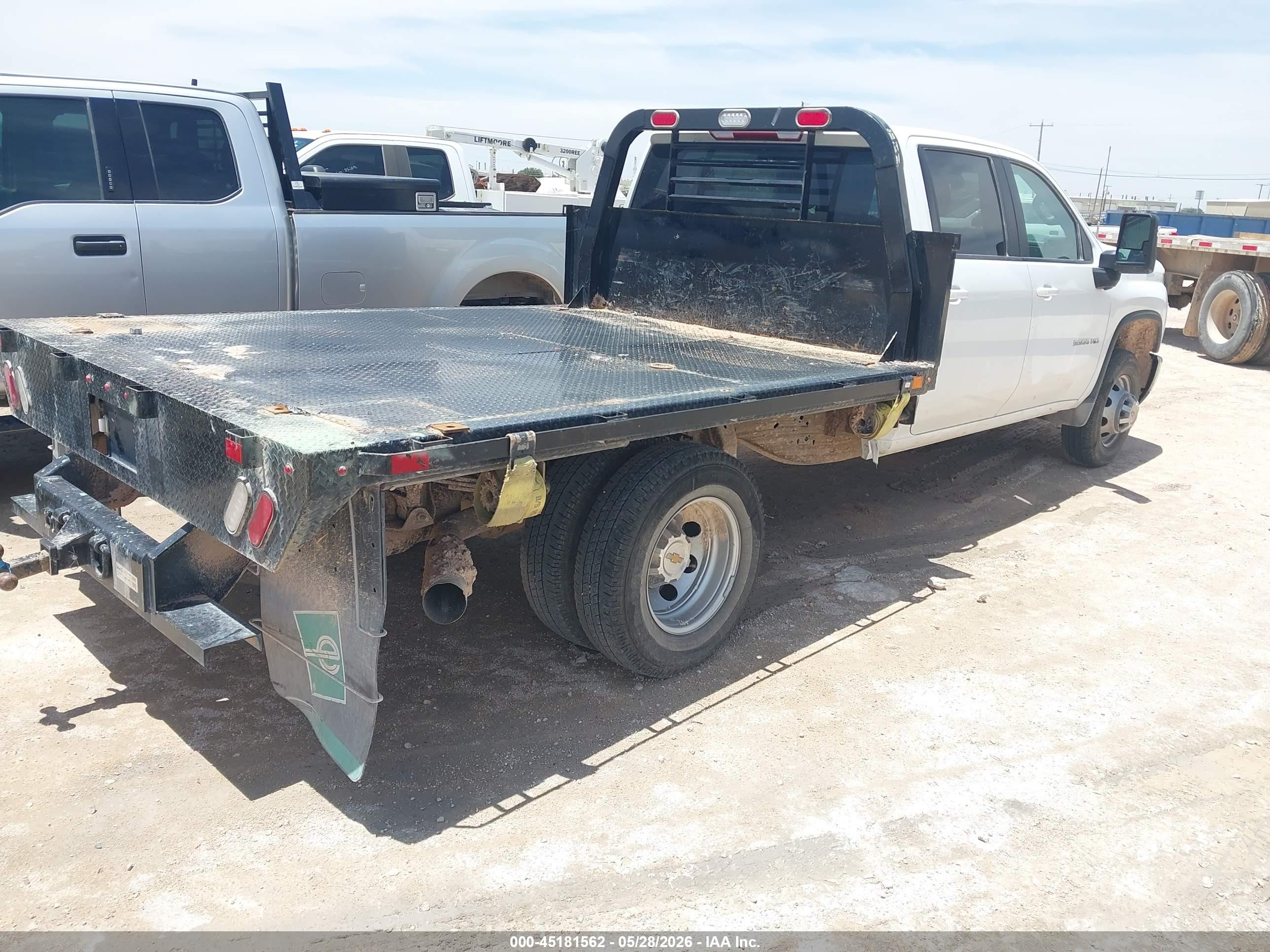 2025 Chevrolet Silverado VIN 1GB4KTEY2SF308450 IAAI salvage auction — Side, Enterprise Vehicles Clear Only (Texas), sold $40,050 on 2026-07-07 (photo 4)