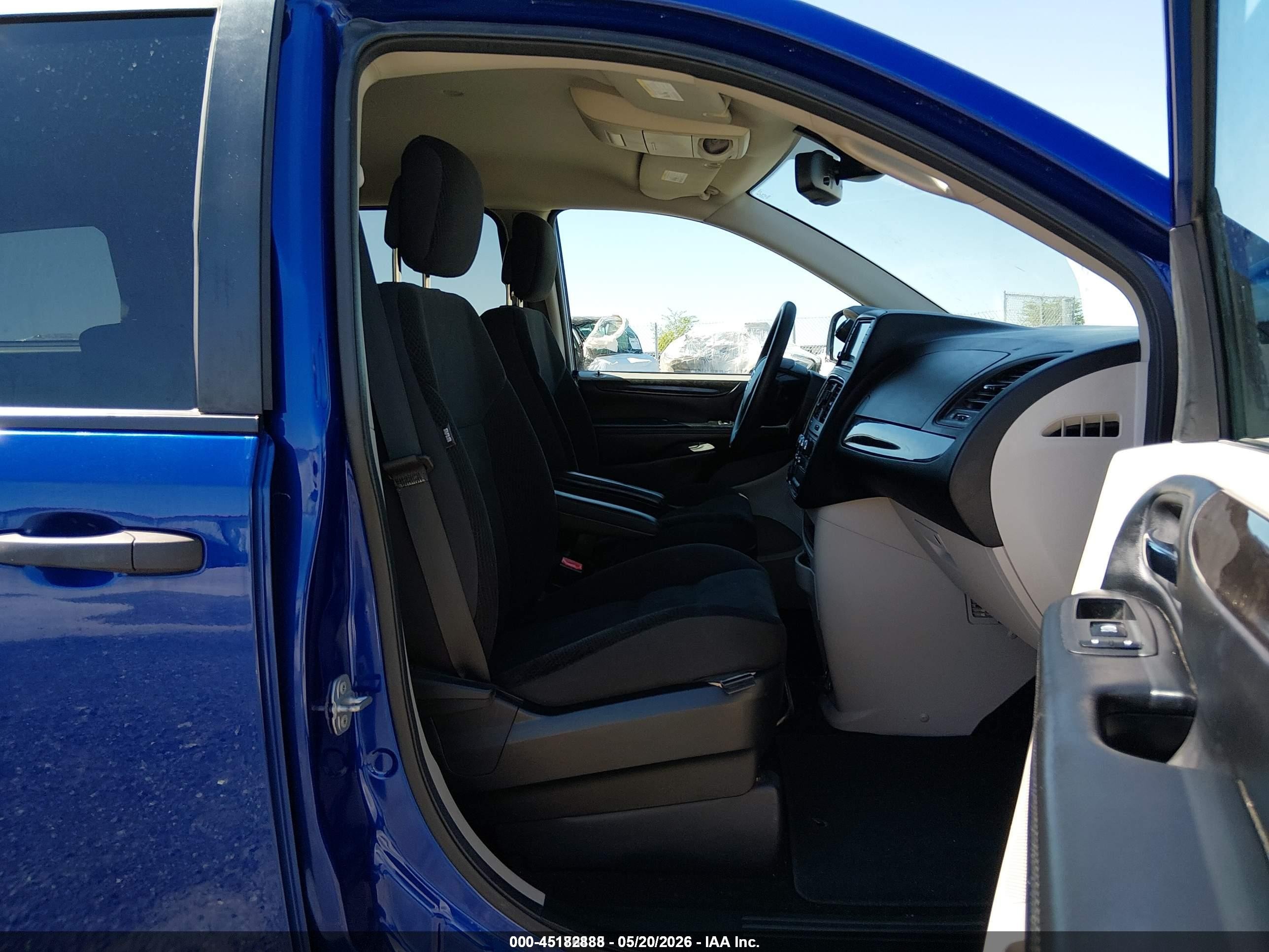 2019 Dodge Grand Caravan VIN 2C4RDGBG0KR639230 IAAI salvage auction — Hail, Sf97 (Iowa), sold $9,700 on 2026-07-09 (photo 5)