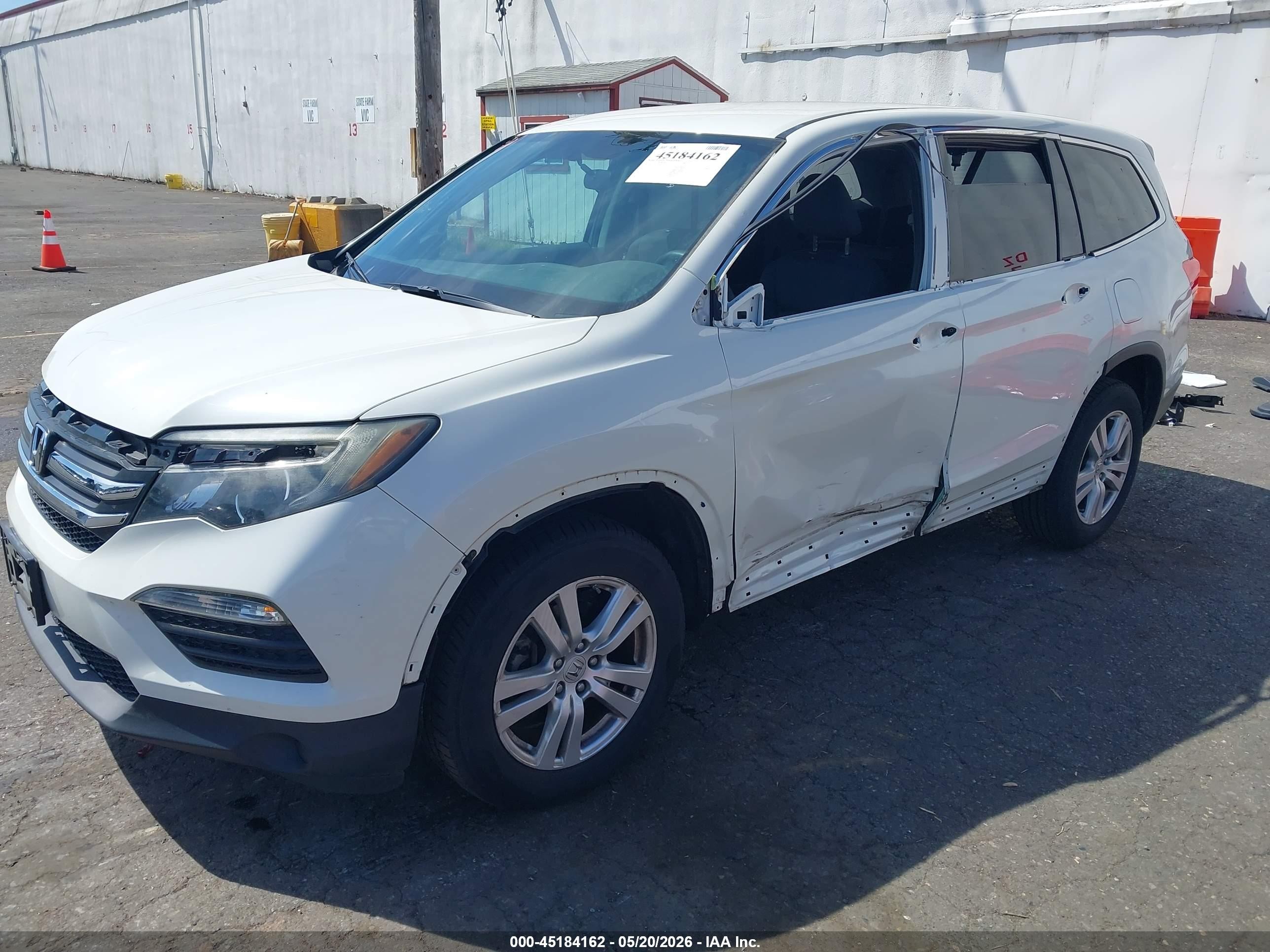 2017 Honda Pilot VIN 5FNYF6H15HB079230 IAAI salvage auction — Side, Salvage (Oregon), sold $4,150 on 2026-07-03 (photo 2)
