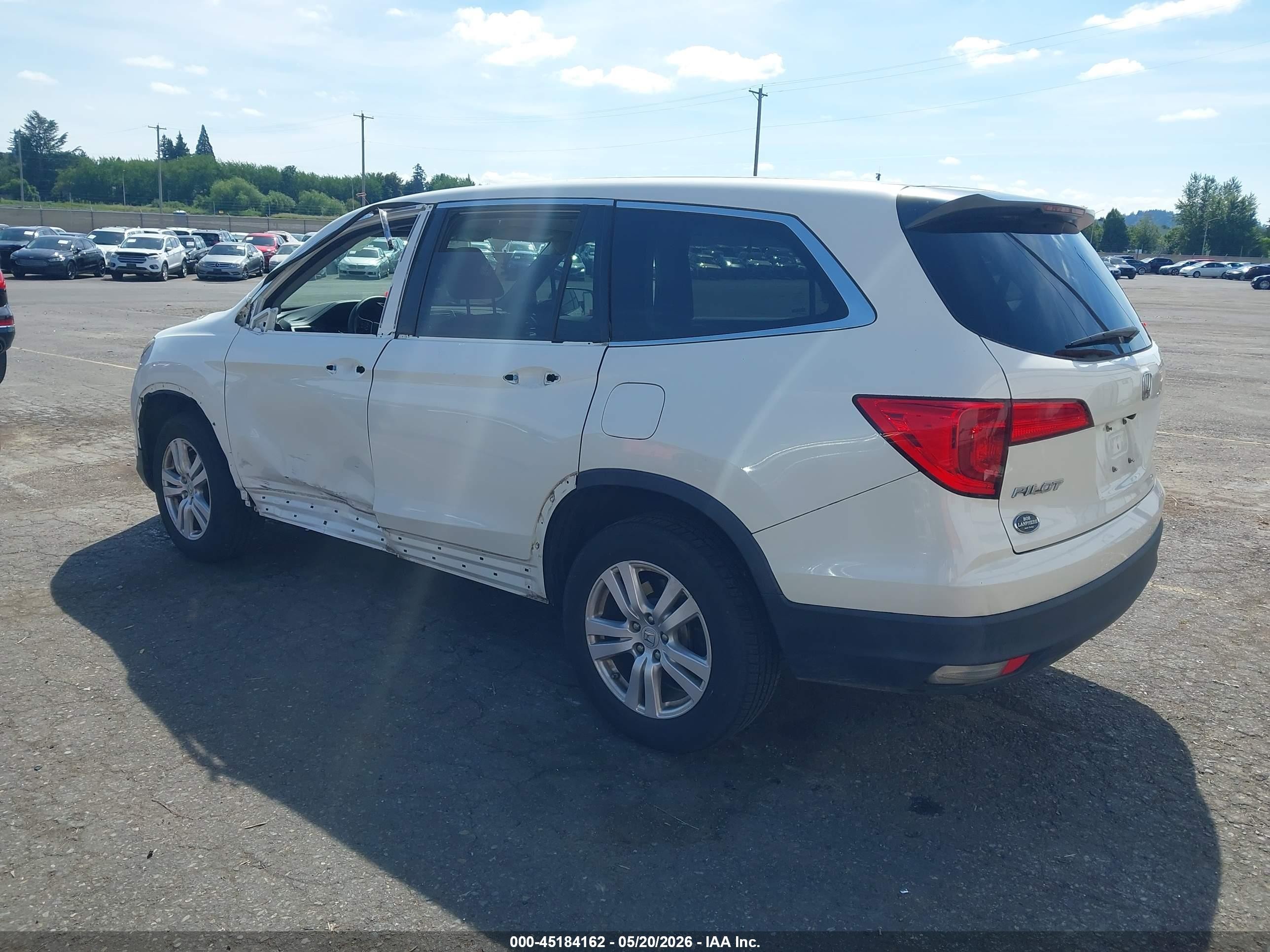 2017 Honda Pilot VIN 5FNYF6H15HB079230 IAAI salvage auction — Side, Salvage (Oregon), sold $4,150 on 2026-07-03 (photo 3)