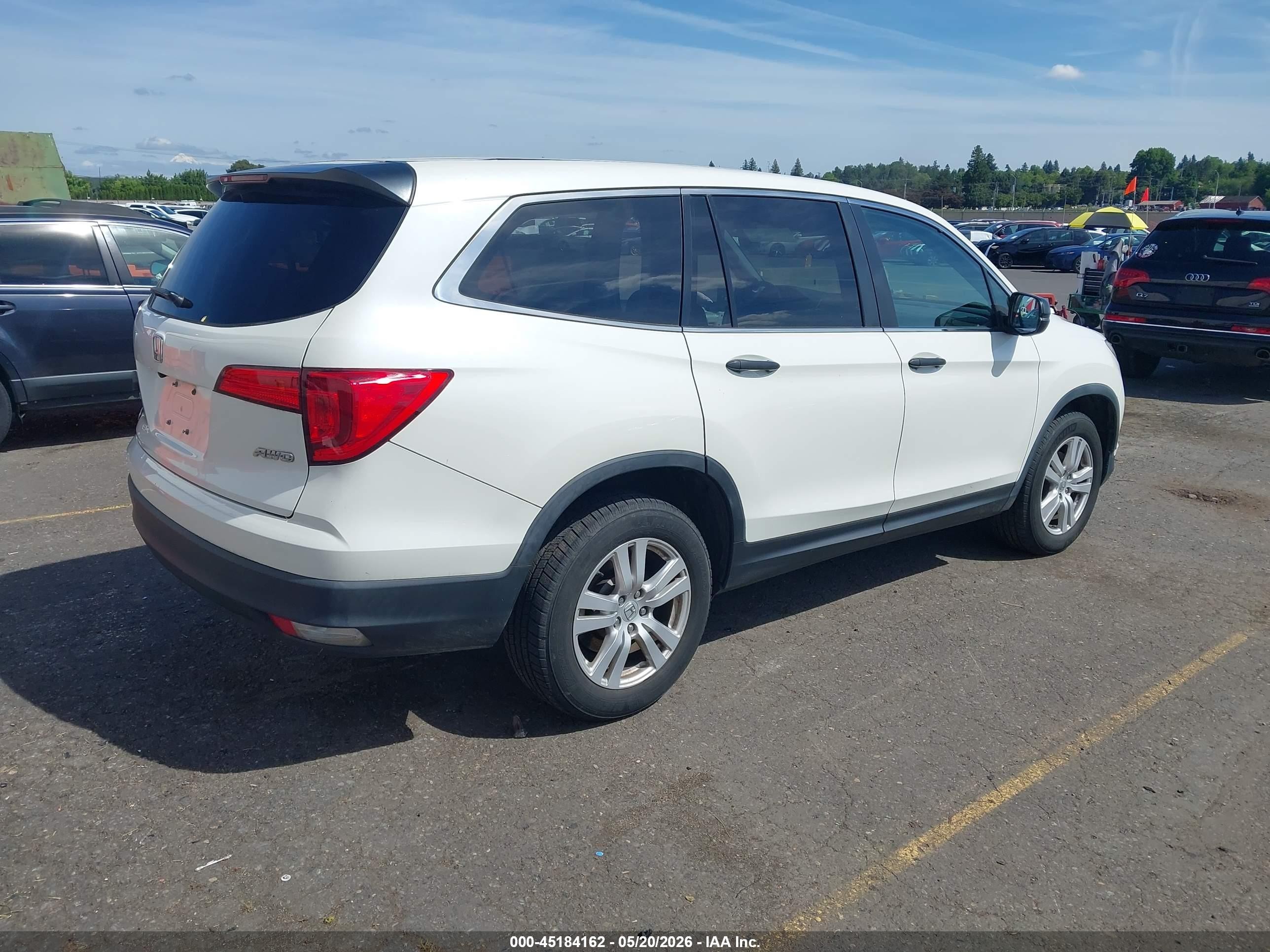2017 Honda Pilot VIN 5FNYF6H15HB079230 IAAI salvage auction — Side, Salvage (Oregon), sold $4,150 on 2026-07-03 (photo 4)