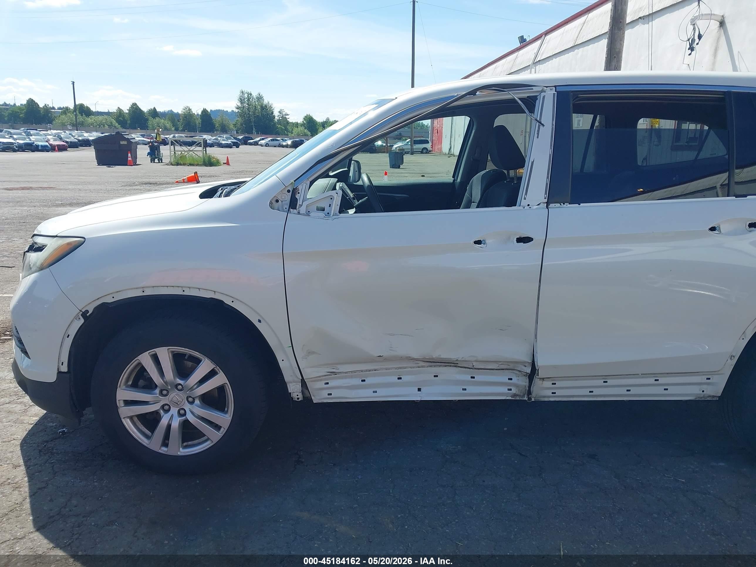 2017 Honda Pilot VIN 5FNYF6H15HB079230 IAAI salvage auction — Side, Salvage (Oregon), sold $4,150 on 2026-07-03 (photo 6)