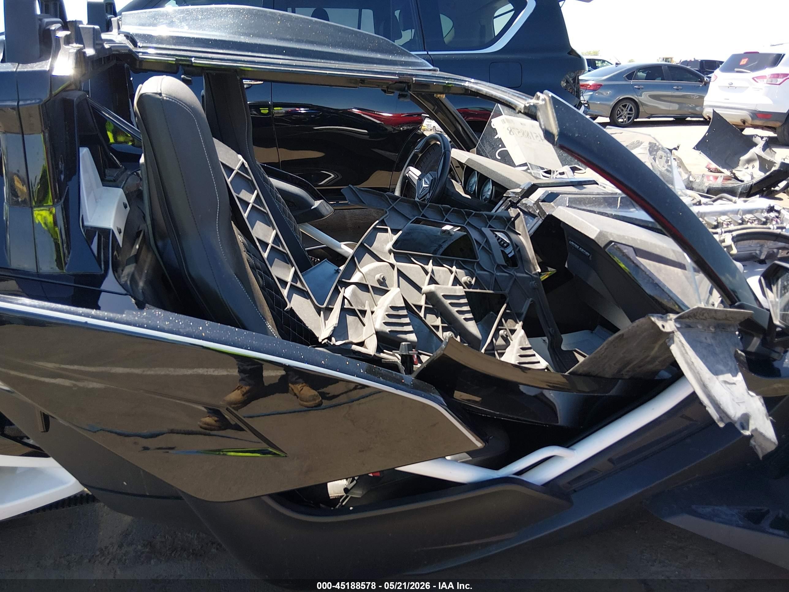 2019 Polaris SLINGSHOT VIN 57XAAPFA0K8135274 IAAI salvage auction — Unknown, Salvage (Arizona), sold $1,000 on 2026-07-07 (photo 5)