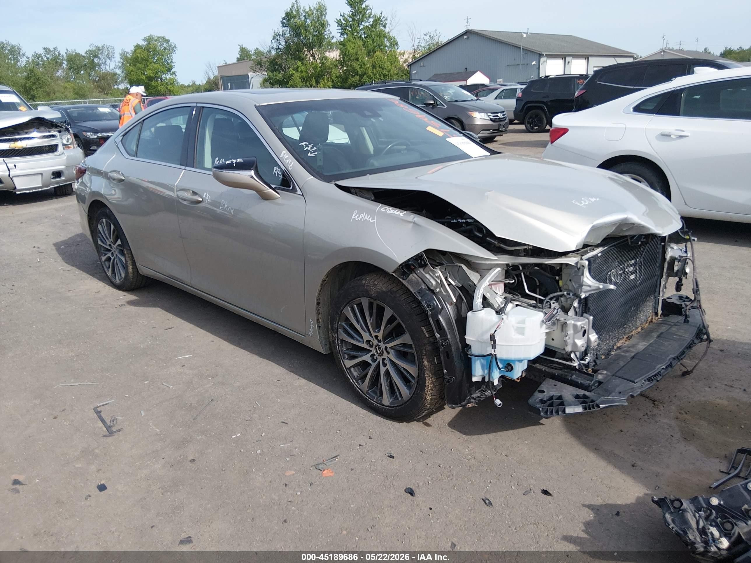 2019 Lexus ES 350 VIN 58ABZ1B12KU003735 — IAAI salvage auction photo