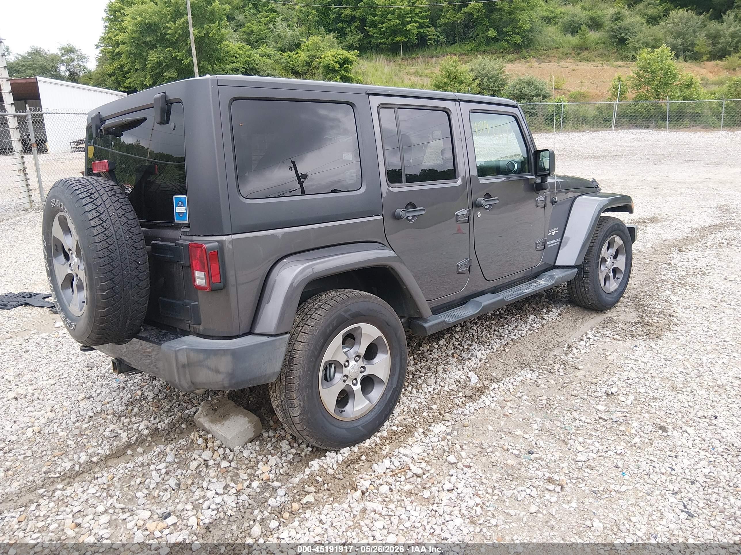 2016 Jeep Wrangler / VIN 1C4BJWEG7GL207962 IAAI salvage auction — Front & Rear, Salvage (Kentucky), sold $4,600 on 2026-09-08 (photo 4)