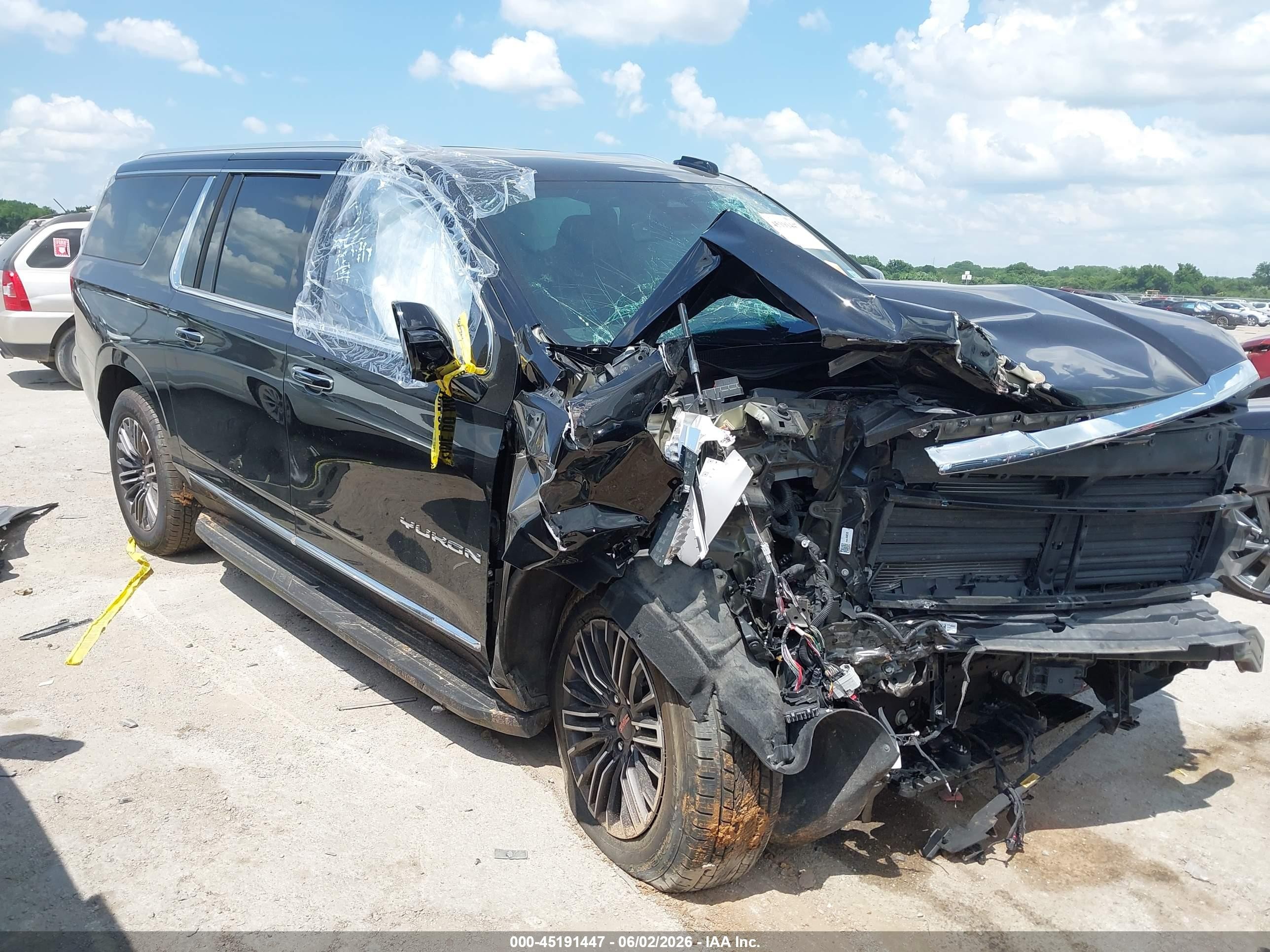2025 GMC Yukon XL VIN 1GKS2GRD5SR279806 — IAAI salvage auction photo