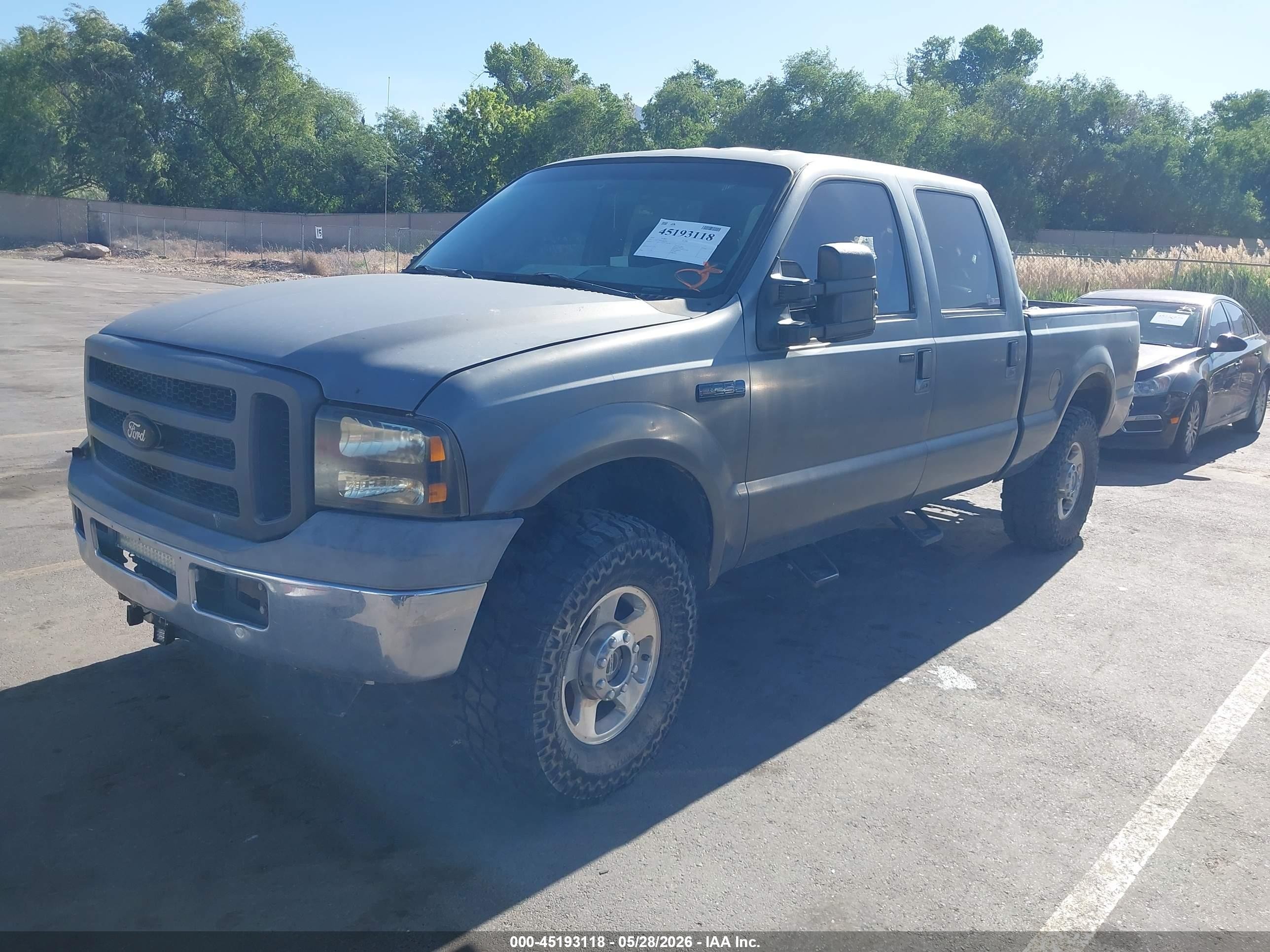 2005 Ford F-250 VIN 1FTSW21P95EA87924 IAAI salvage auction — Front & Rear, Salvage (Texas), sold $375 on 2026-07-02 (photo 2)