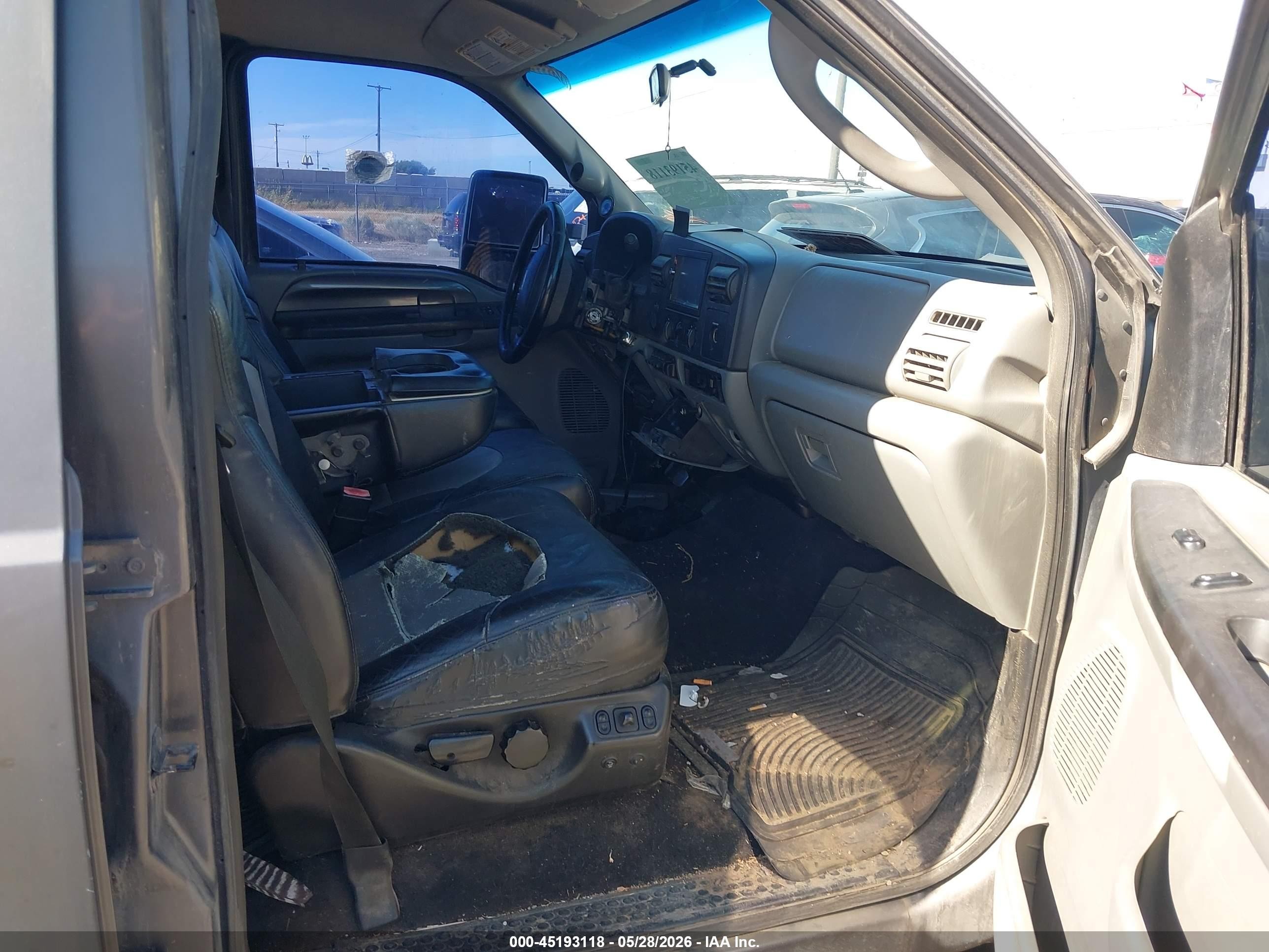 2005 Ford F-250 VIN 1FTSW21P95EA87924 IAAI salvage auction — Front & Rear, Salvage (Texas), sold $375 on 2026-07-02 (photo 5)