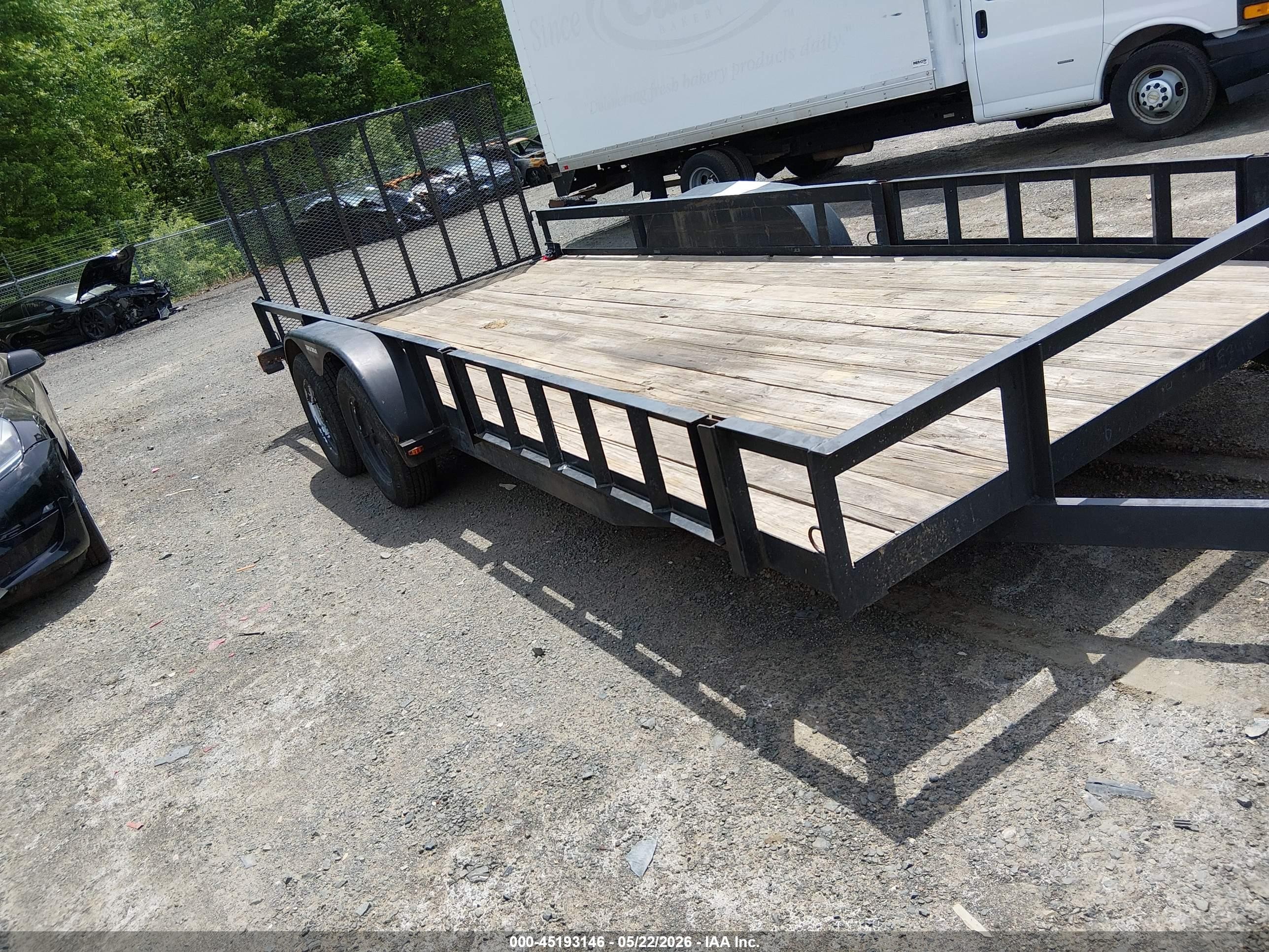 2019 Triple crown Trailer VIN 1XNBU1826K1095340 IAAI salvage auction — Side, Bill Of Sale - Parts Only (Connecticut), sold $850 on 2026-10-07 (photo 1)
