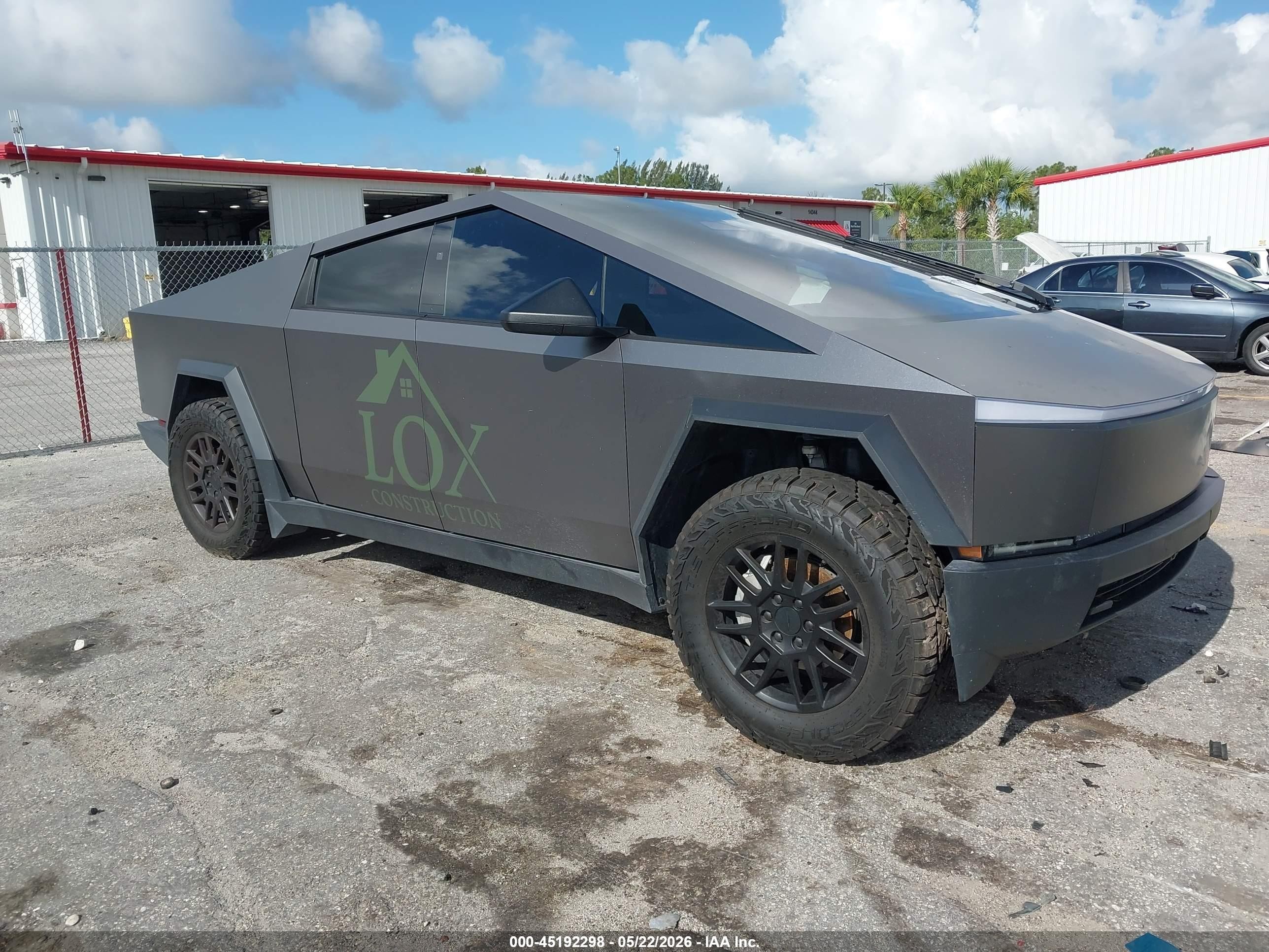 2024 Tesla Cybertruck VIN 7G2CEHED0RA055582 — IAAI salvage auction photo