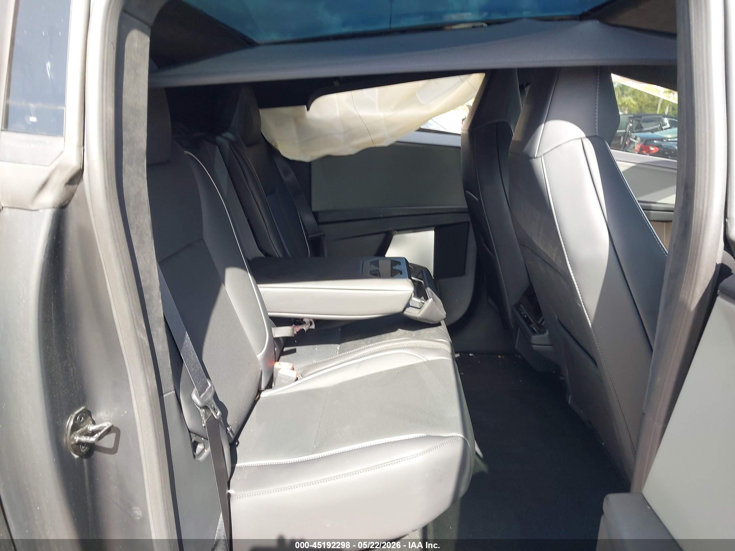 2024 Tesla Cybertruck VIN 7G2CEHED0RA055582 IAAI salvage auction — Side, Rebuildable (Florida), sold $27,900 on 2026-08-13 (photo 8)