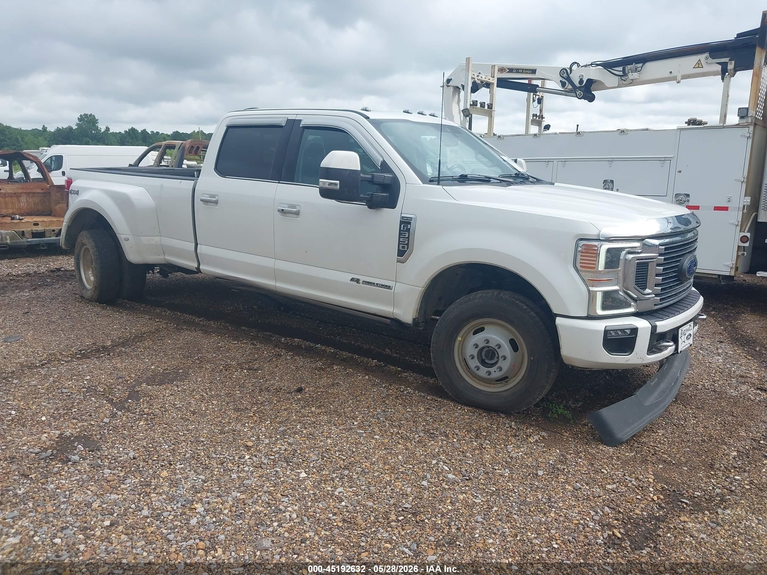 2022 Ford F-350 super duty VIN 1FT8W3DT3NEC06107 IAAI salvage auction — Side, Salvage (Mississippi), sold $25,250 on 2026-06-10 (photo 1)