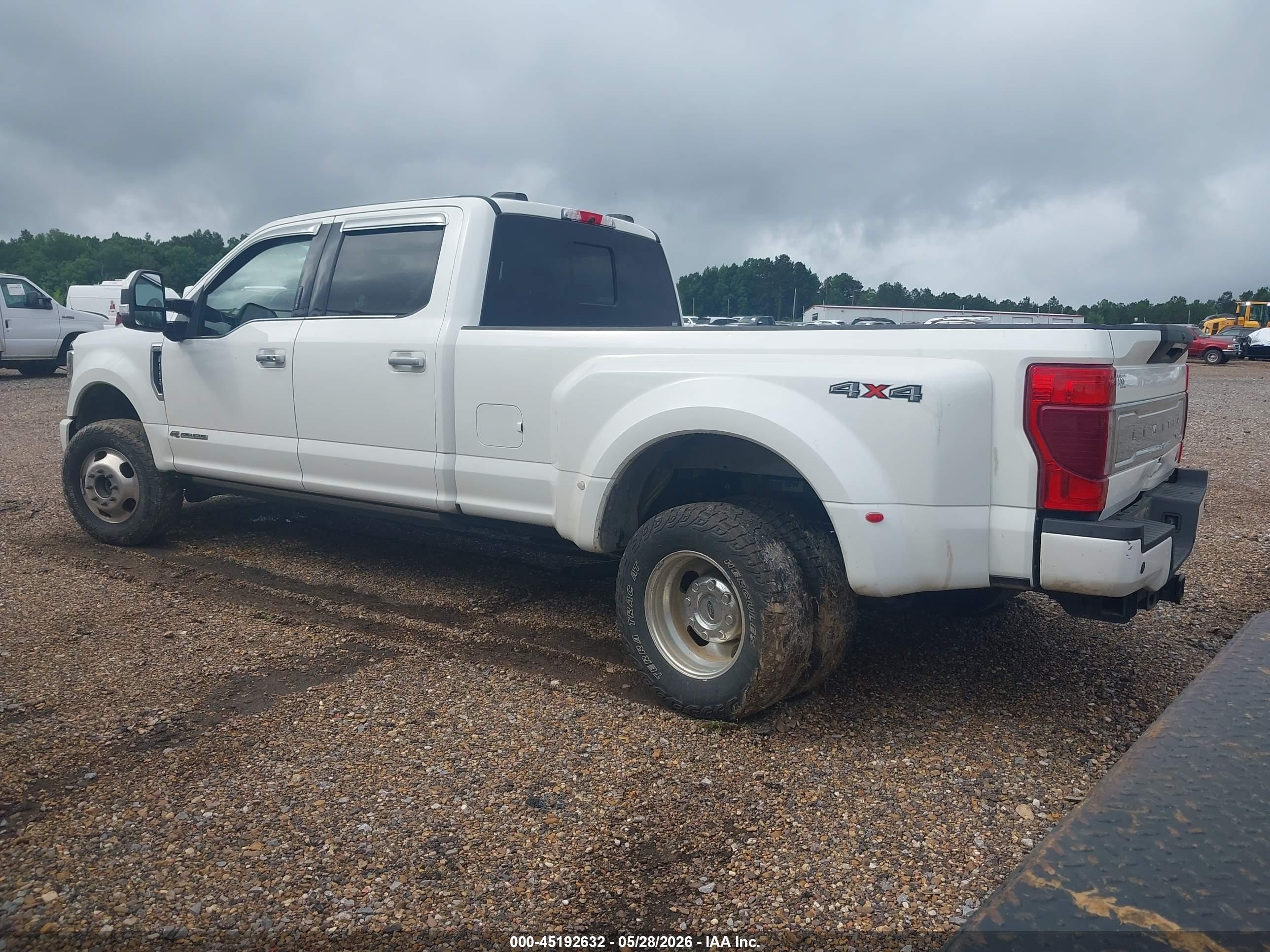 2022 Ford F-350 super duty VIN 1FT8W3DT3NEC06107 IAAI salvage auction — Side, Salvage (Mississippi), sold $25,250 on 2026-06-10 (photo 3)