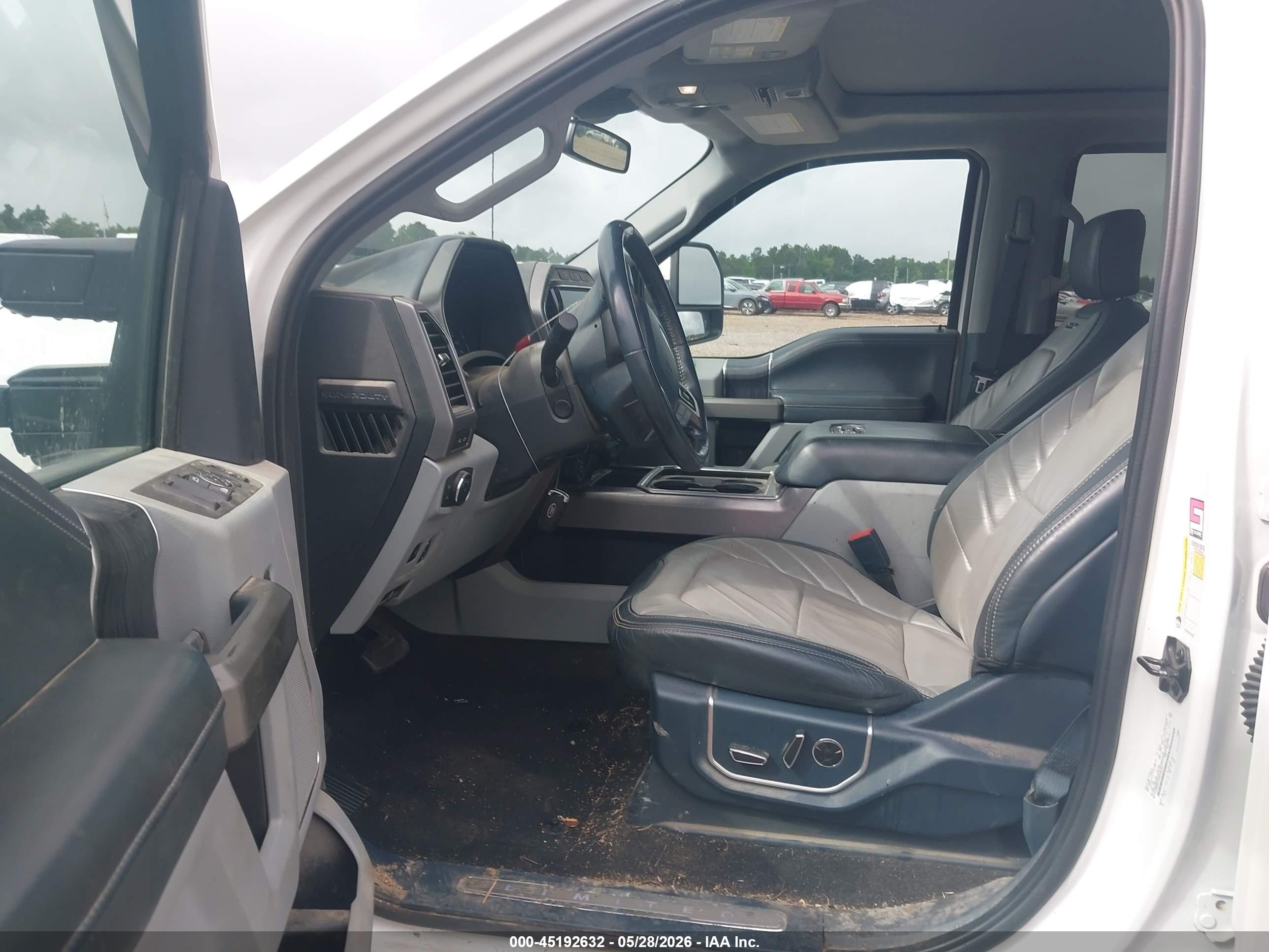 2022 Ford F-350 super duty VIN 1FT8W3DT3NEC06107 IAAI salvage auction — Side, Salvage (Mississippi), sold $25,250 on 2026-06-10 (photo 7)