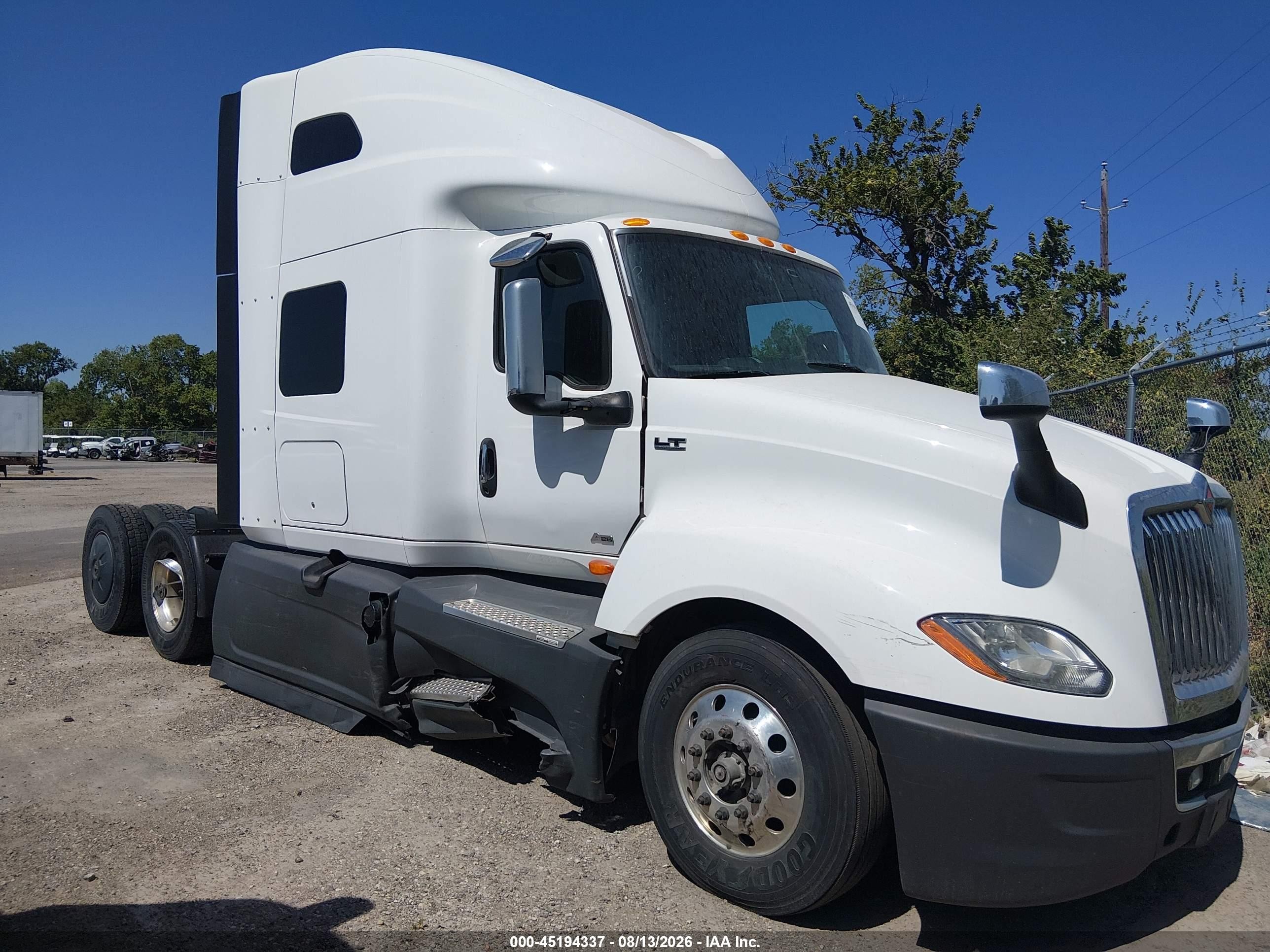 2024 International VIN 3HSDZTZR2RN605451 IAAI salvage auction — Side, Salvage (Texas), sold $8,000 on 2026-08-26 (photo 1)