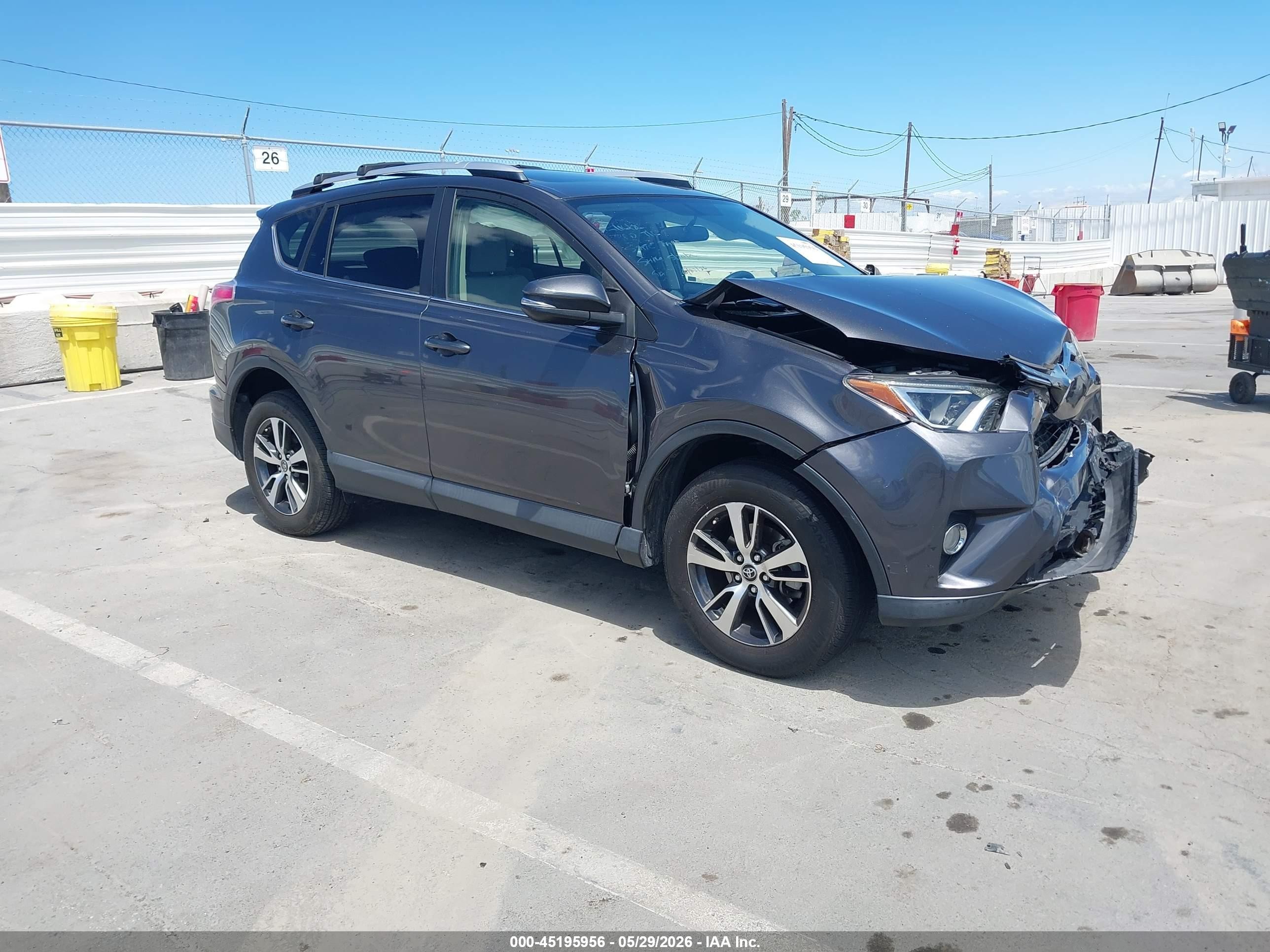 2016 Toyota RAV4 VIN JTMWFREVXGJ068487 — IAAI salvage auction photo