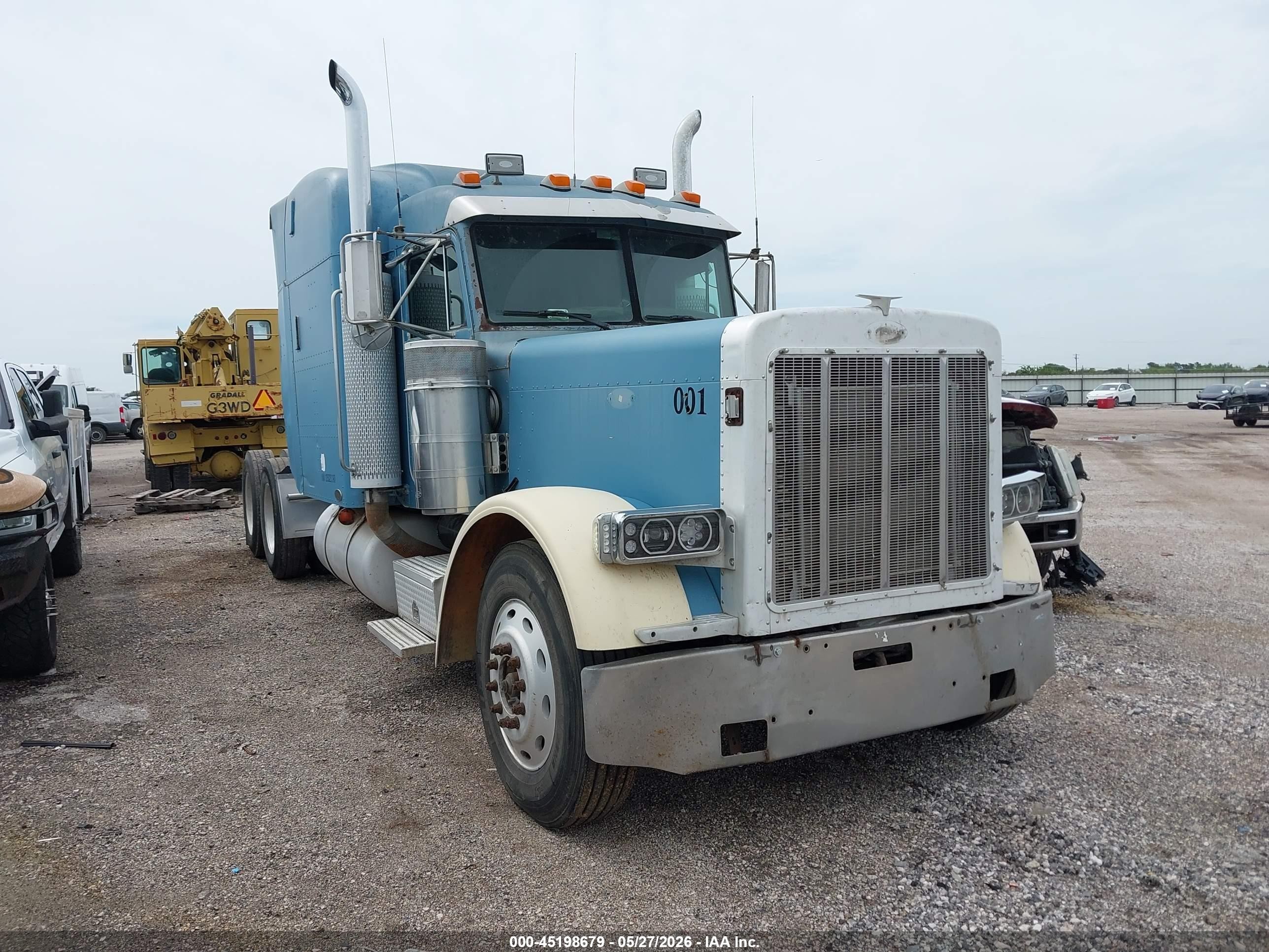 2001 Peterbilt 379 VIN 1XP5DB9X51D528390 — IAAI salvage auction photo