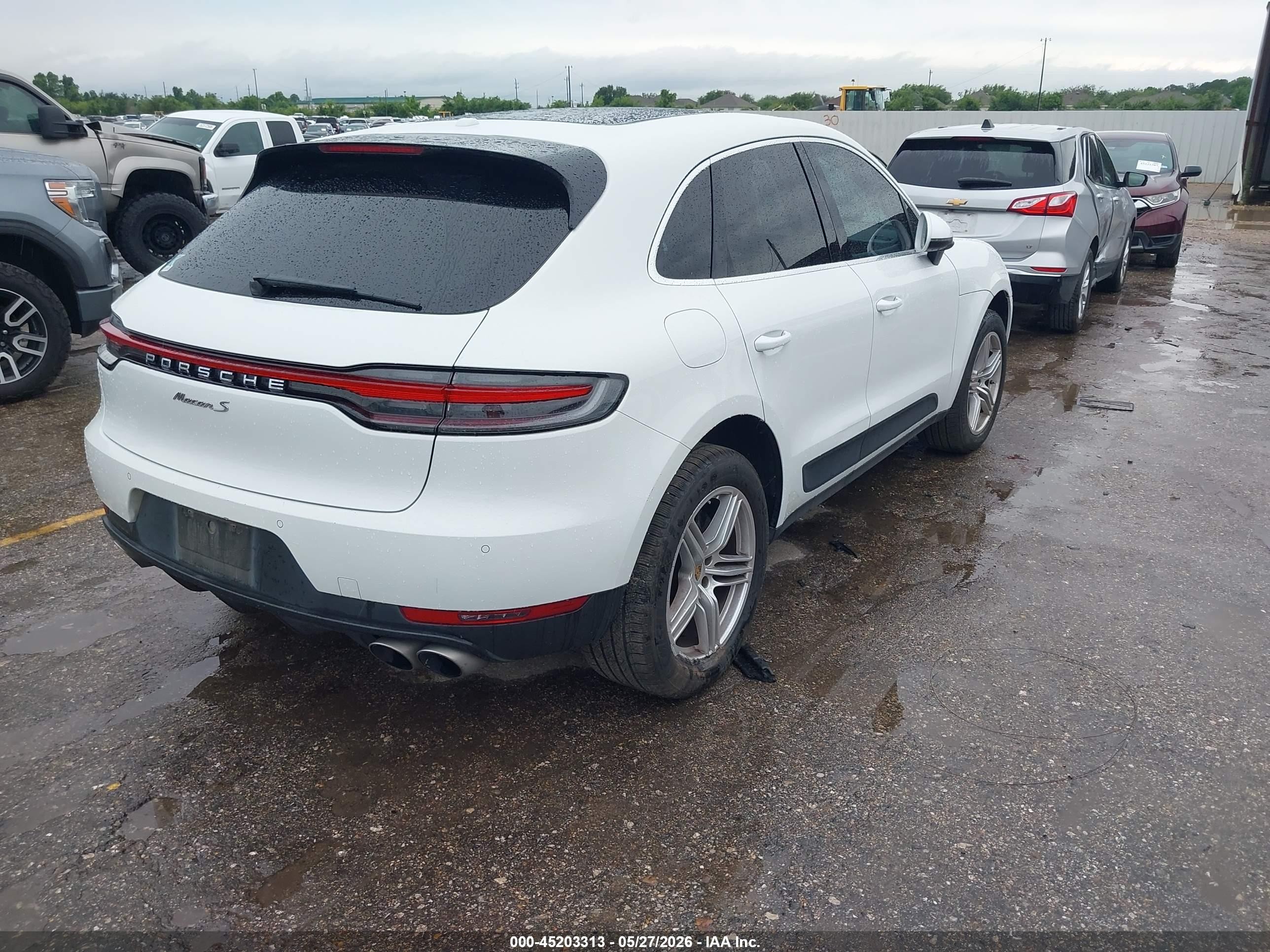 2020 Porsche Macan VIN WP1AB2A53LLB32823 IAAI salvage auction — Side, Original (Texas), sold $13,700 on 2026-07-01 (photo 4)