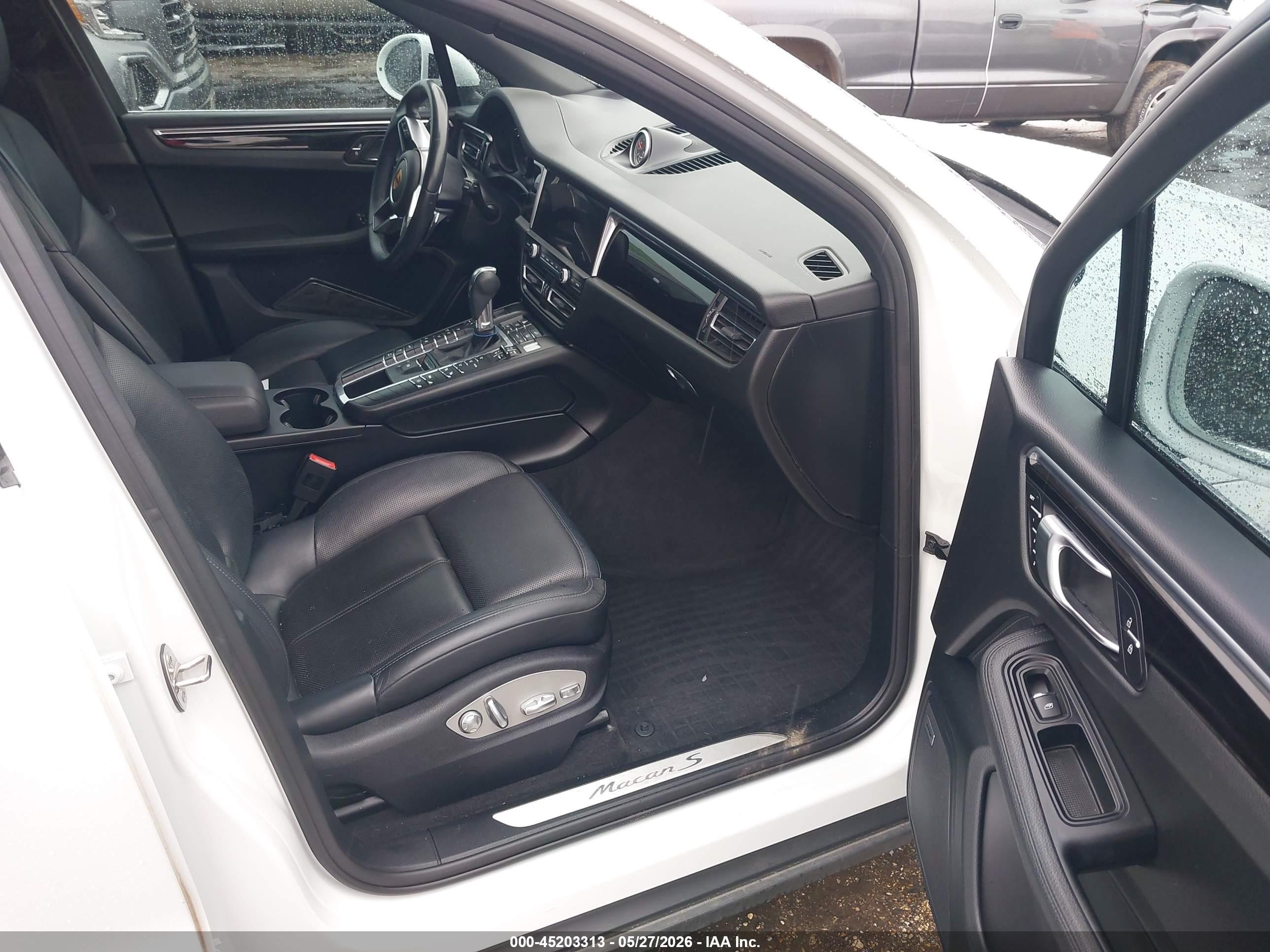 2020 Porsche Macan VIN WP1AB2A53LLB32823 IAAI salvage auction — Side, Original (Texas), sold $13,700 on 2026-07-01 (photo 5)