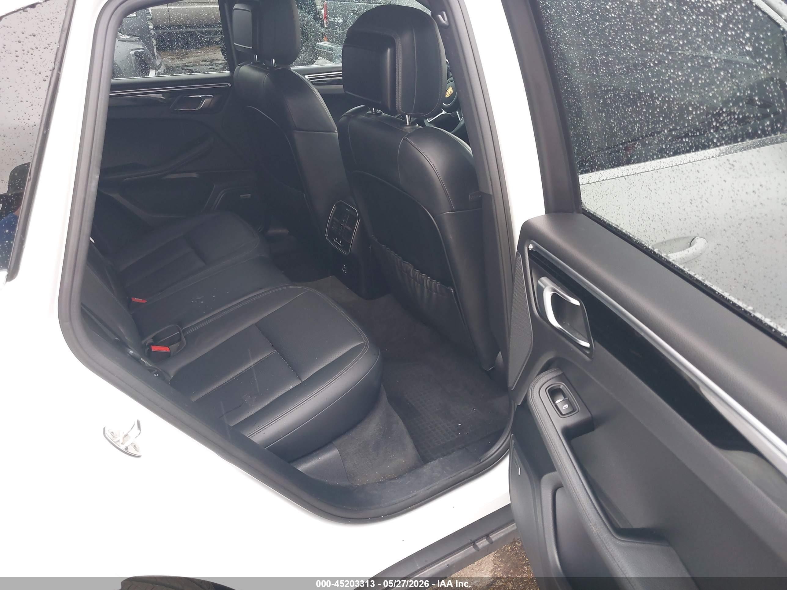 2020 Porsche Macan VIN WP1AB2A53LLB32823 IAAI salvage auction — Side, Original (Texas), sold $13,700 on 2026-07-01 (photo 8)