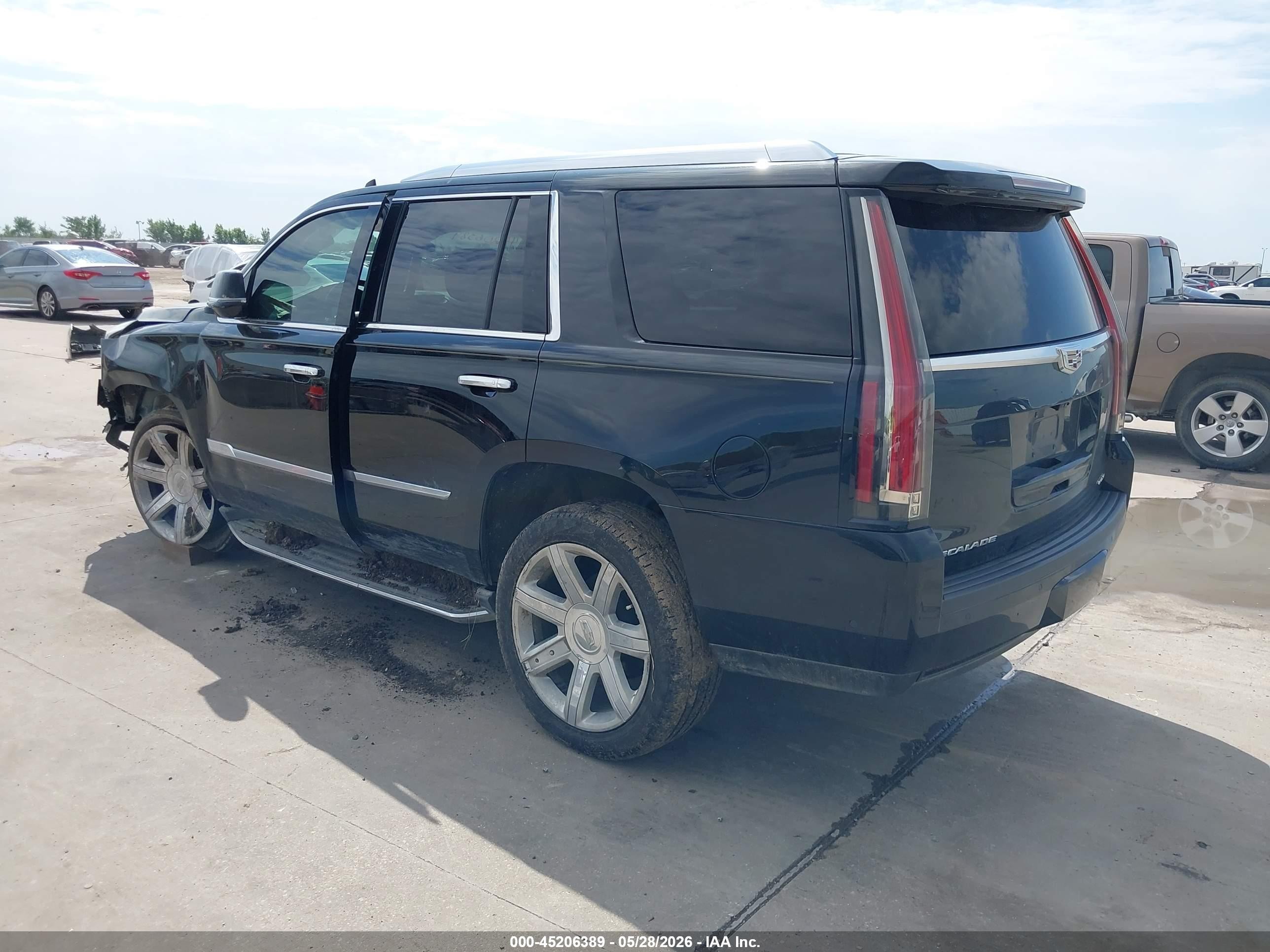 2019 Cadillac Escalade VIN 1GYS3BKJ1KR224081 IAAI salvage auction — Side, Original (Texas), sold $8,575 on 2026-10-13 (photo 3)