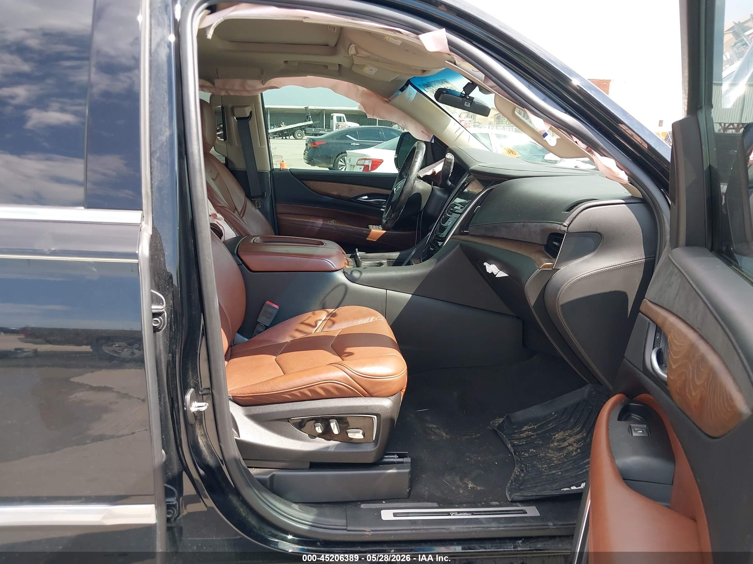 2019 Cadillac Escalade VIN 1GYS3BKJ1KR224081 IAAI salvage auction — Side, Original (Texas), sold $8,575 on 2026-10-13 (photo 5)