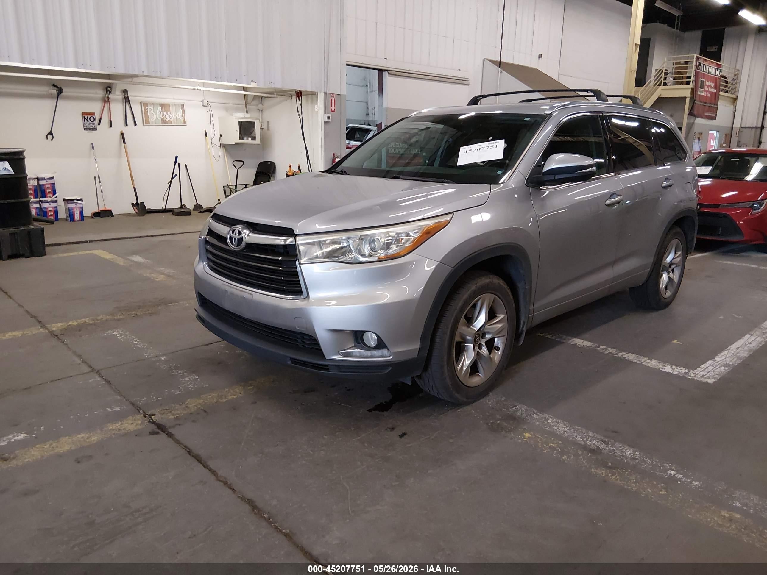 2016 Toyota Highlander VIN 5TDDKRFH0GS342648 IAAI salvage auction — Rear End, Salvage (Oregon), sold $9,050 on 2026-07-09 (photo 2)