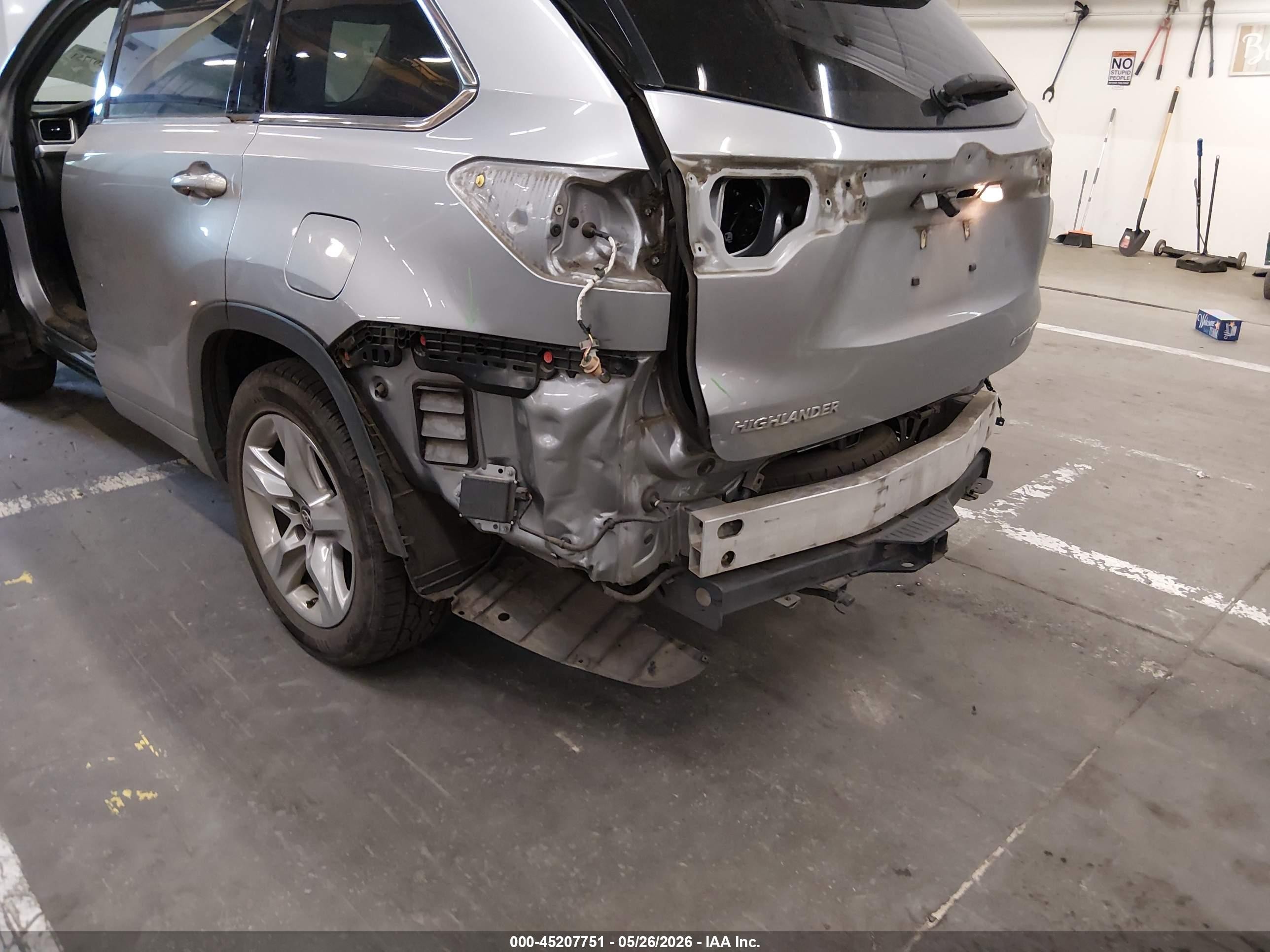 2016 Toyota Highlander VIN 5TDDKRFH0GS342648 IAAI salvage auction — Rear End, Salvage (Oregon), sold $9,050 on 2026-07-09 (photo 6)