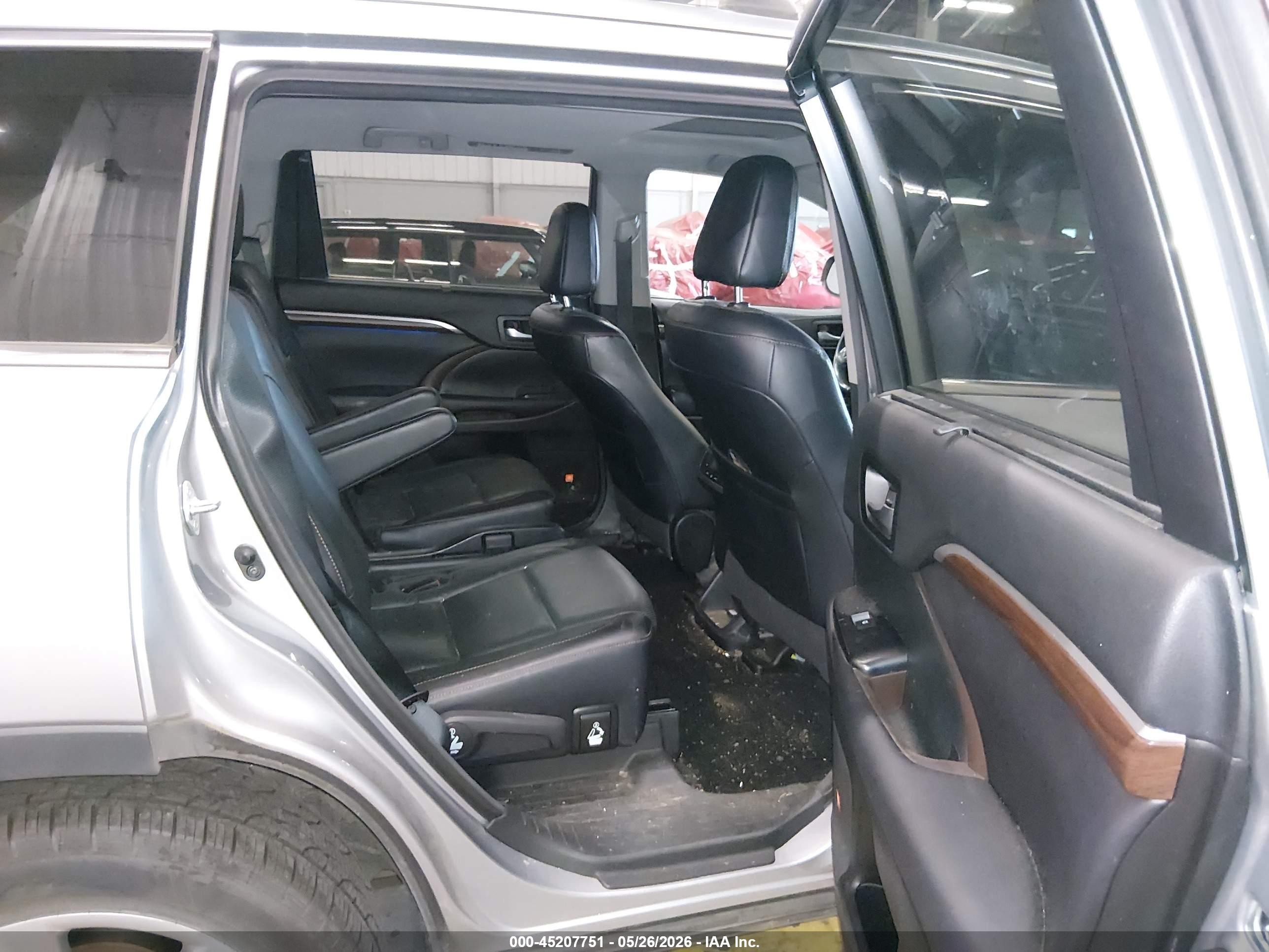 2016 Toyota Highlander VIN 5TDDKRFH0GS342648 IAAI salvage auction — Rear End, Salvage (Oregon), sold $9,050 on 2026-07-09 (photo 8)