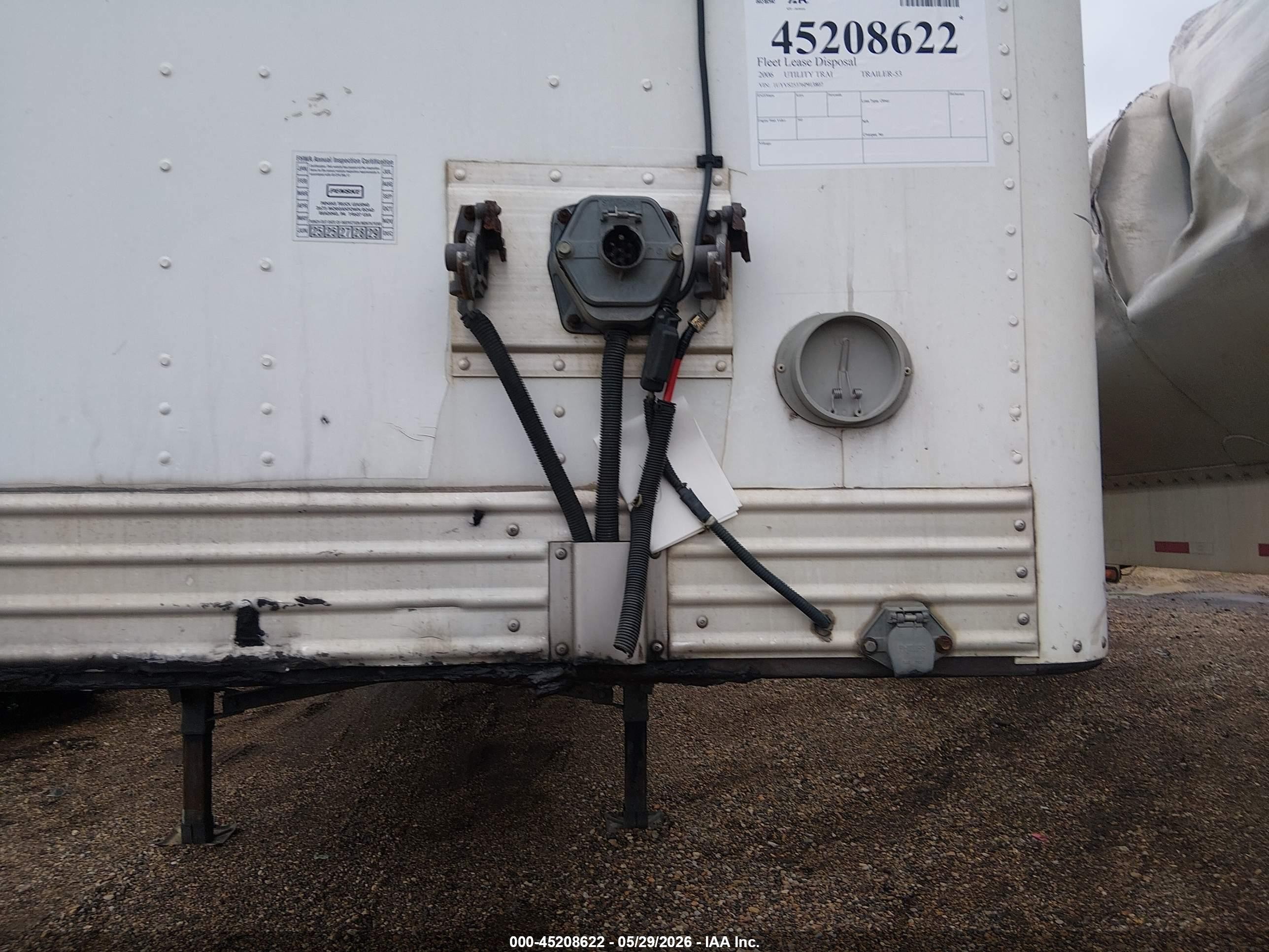 2006 Utility Trailer Mfg Unknown VIN 1UYVS25376P913807 IAAI salvage auction — Rear End, Clear (Mississippi), sold $575 on 2026-09-09 (photo 7)