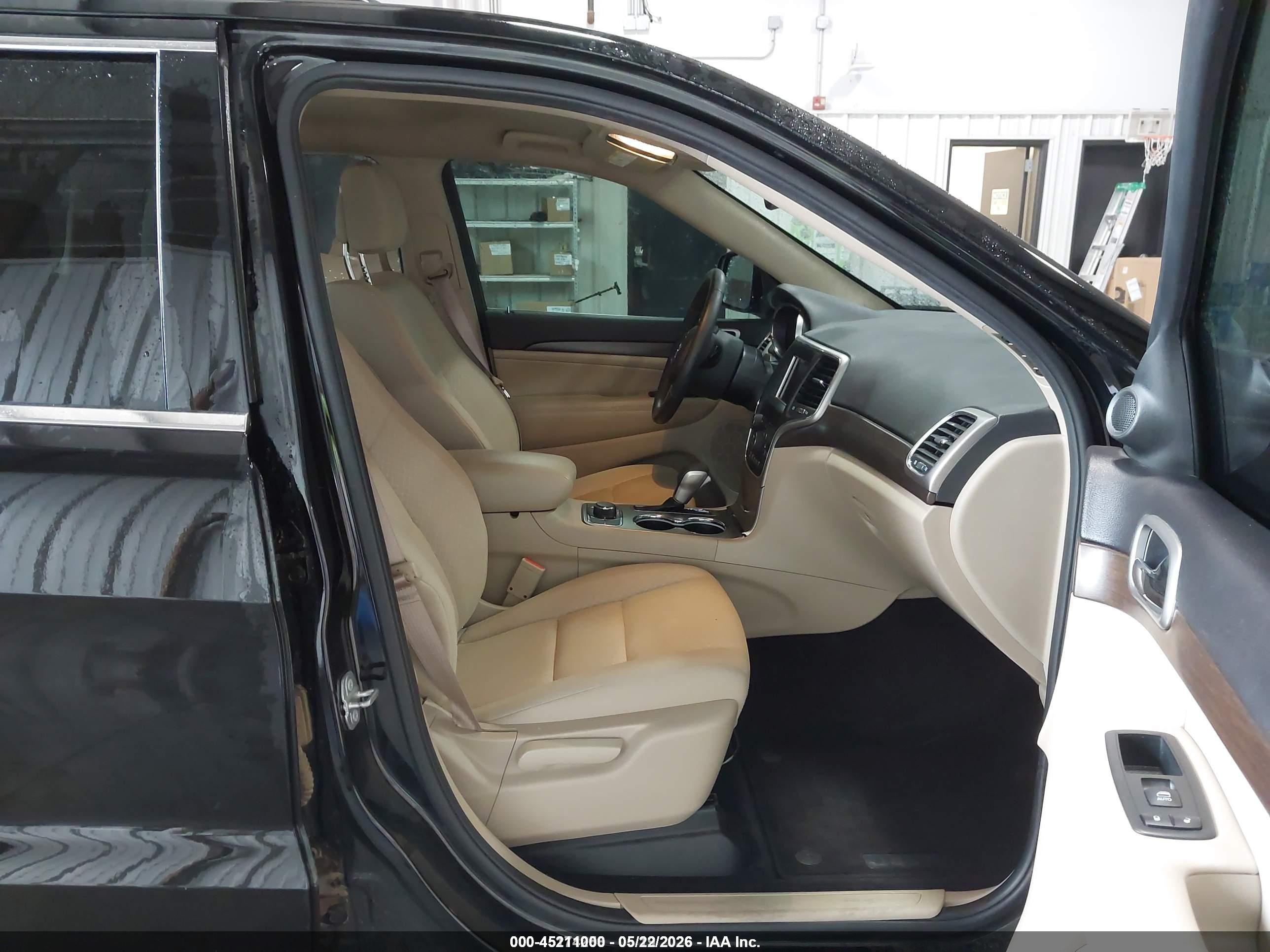 2018 Jeep Grand Cherokee VIN 1C4RJFAG5JC177467 IAAI salvage auction — Hail, SF97 (Kansas), sold $11,250 on 2026-07-09 (photo 5)