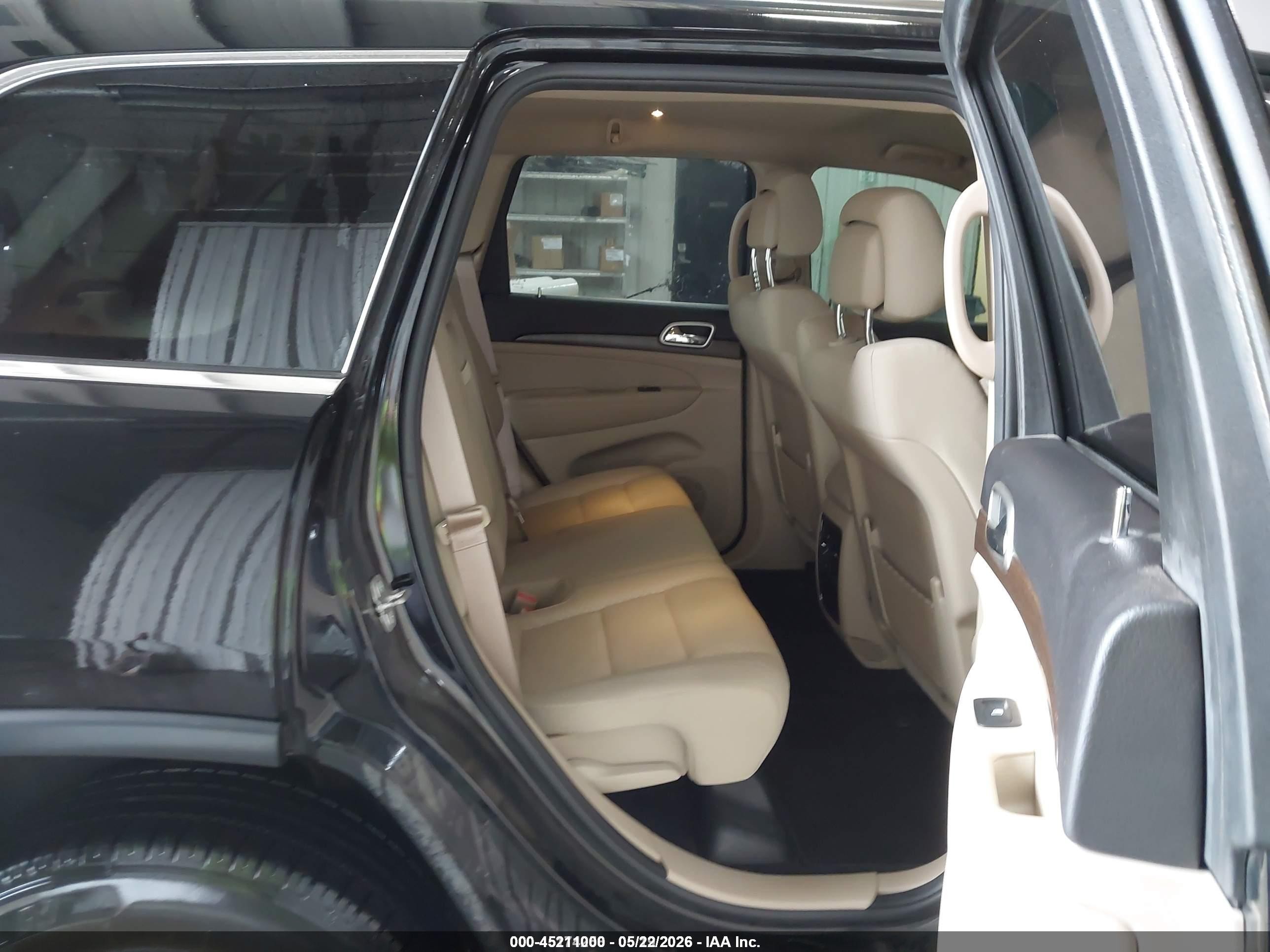 2018 Jeep Grand Cherokee VIN 1C4RJFAG5JC177467 IAAI salvage auction — Hail, SF97 (Kansas), sold $11,250 on 2026-07-09 (photo 8)