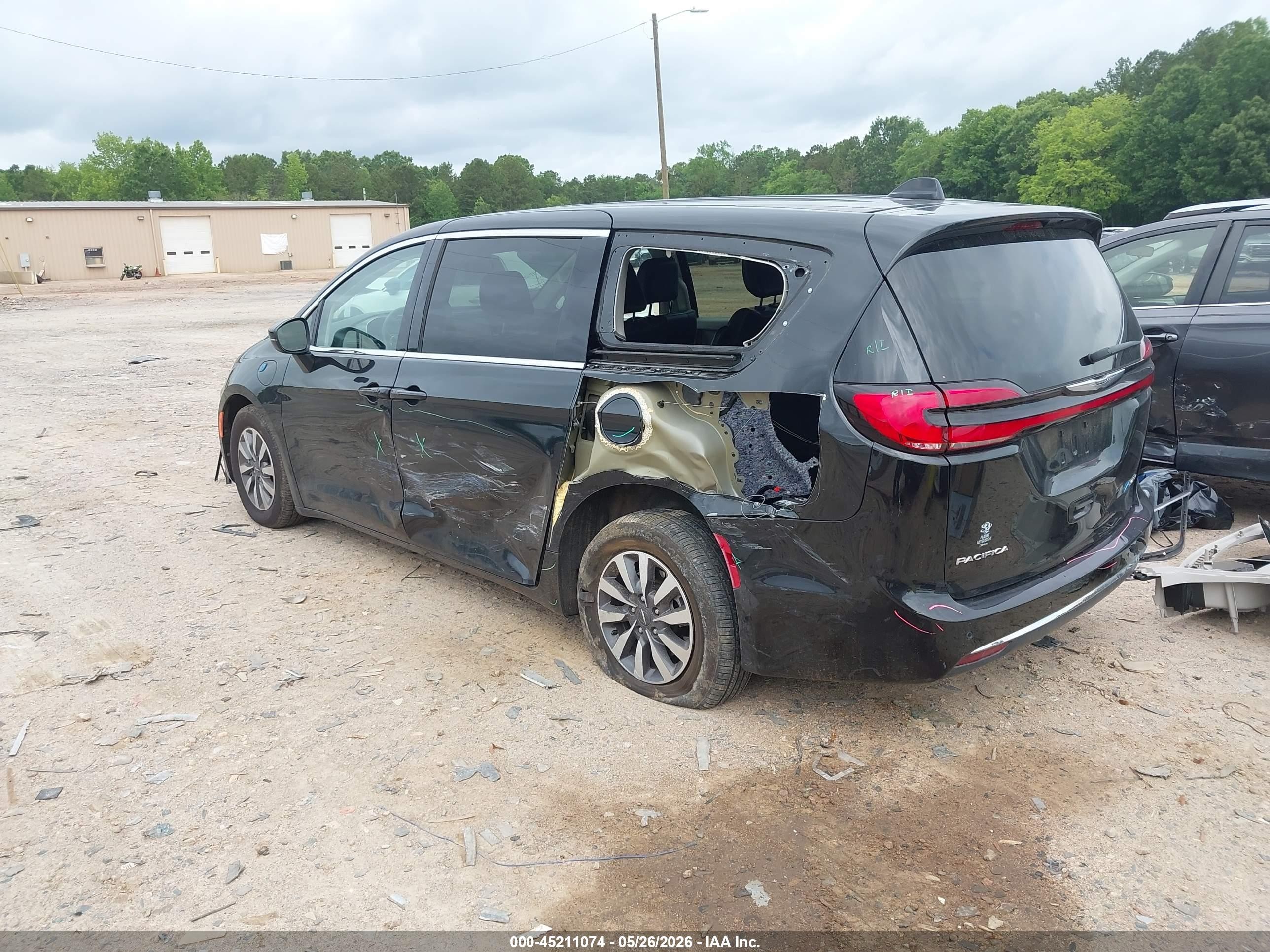 2023 Chrysler Pacifica VIN 2C4RC1L78PR541102 IAAI salvage auction — Side, Salvage (North Carolina), sold $8,400 on 2026-07-12 (photo 3)