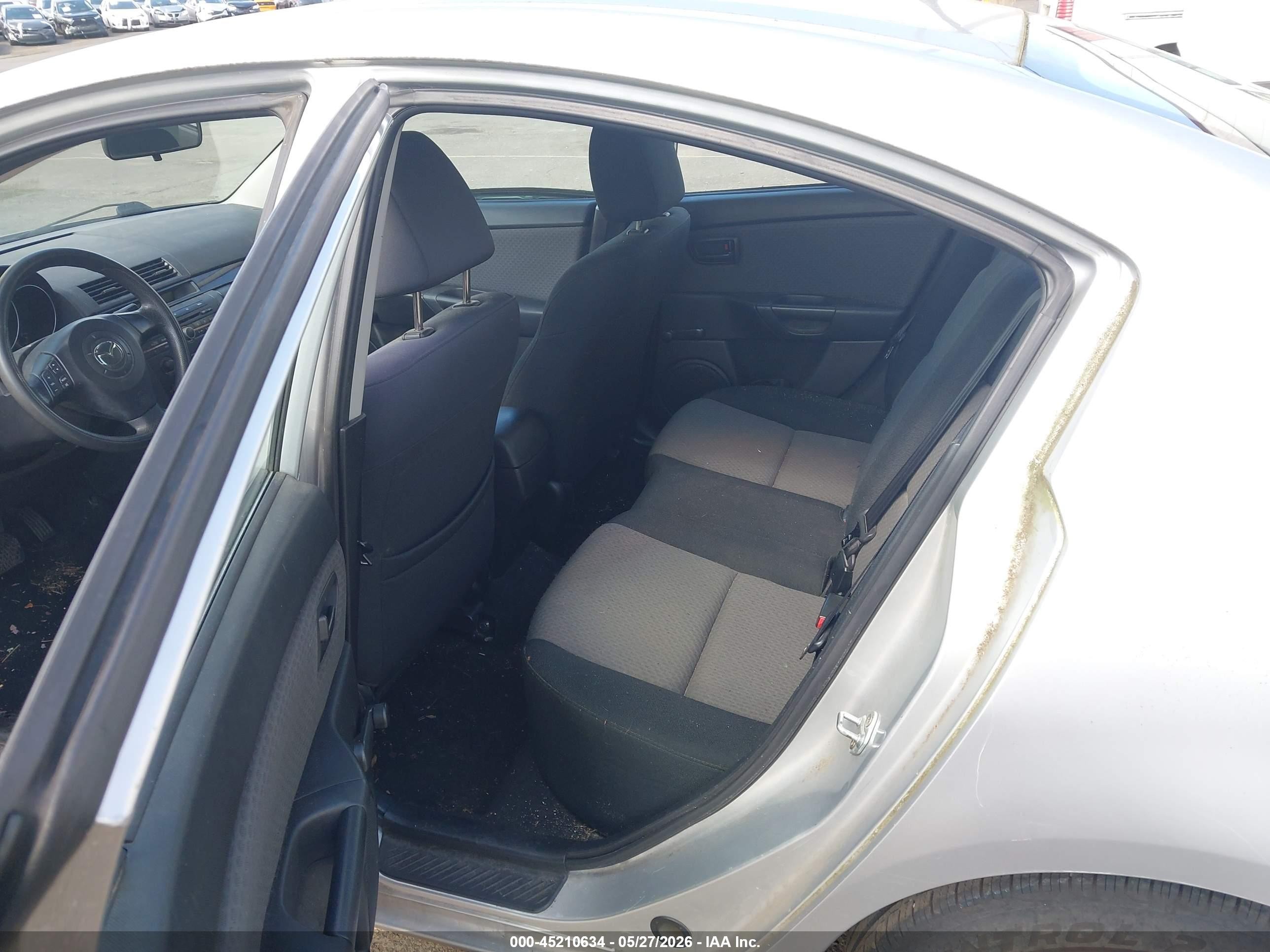 2006 Mazda 3 VIN JM1BK12F261482208 IAAI salvage auction — Side, Salvage (Oregon), sold $100 on 2026-07-09 (photo 8)