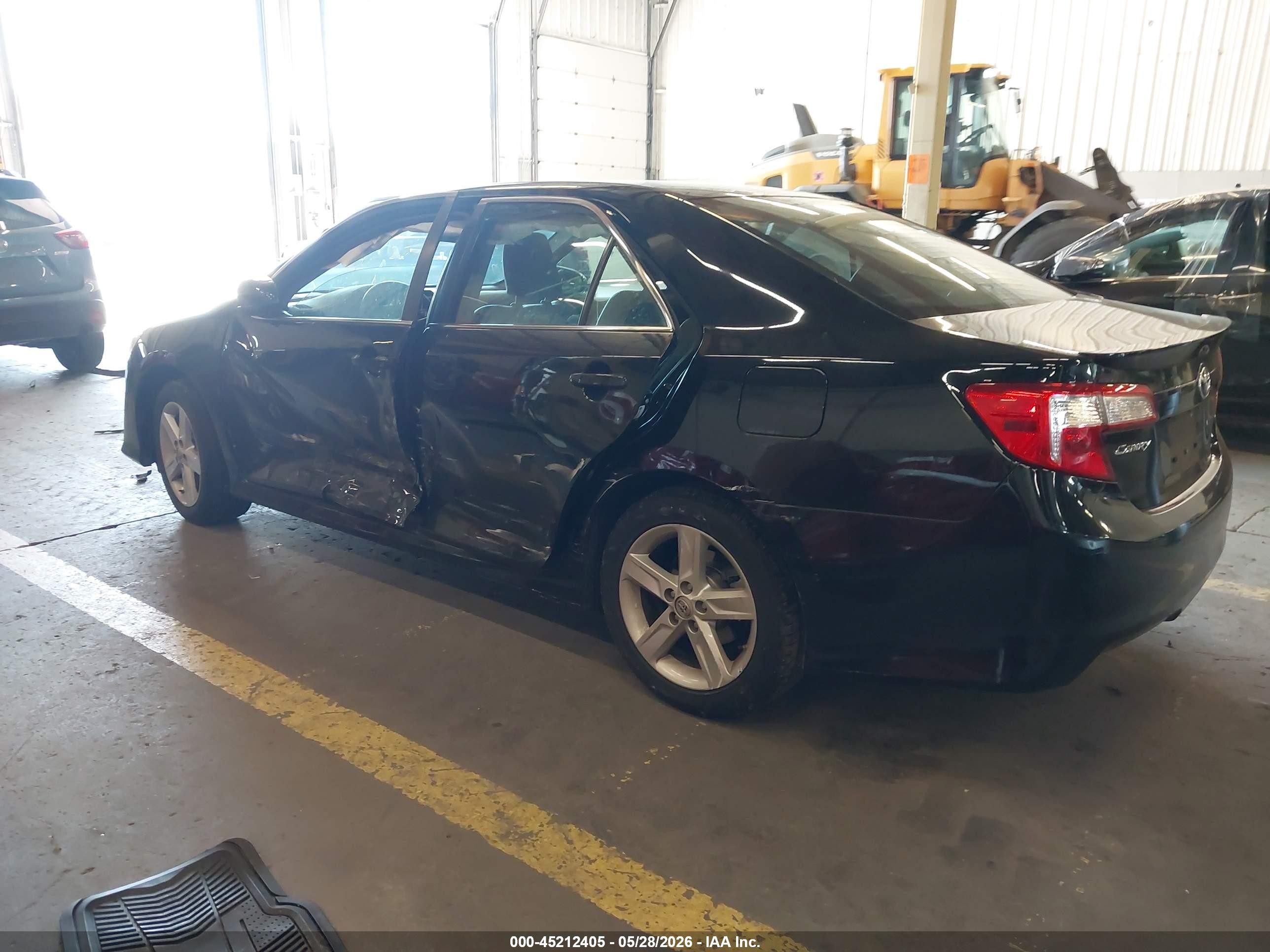 2014 Toyota Camry VIN 4T1BF1FK0EU787095 IAAI salvage auction — Side, Salvage (Oregon), sold $1,700 on 2026-07-09 (photo 3)