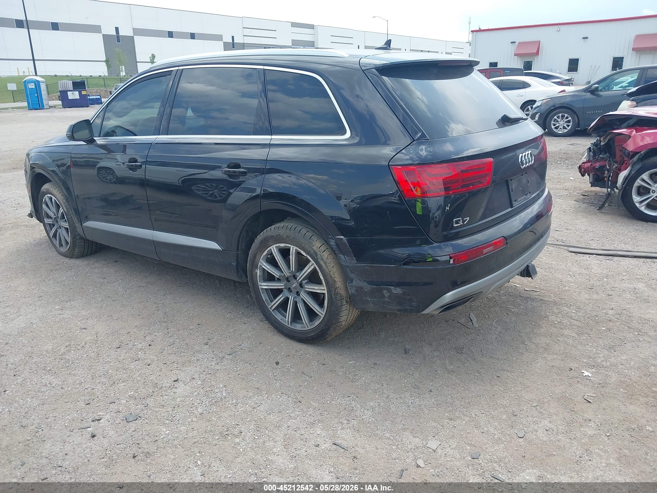 2019 Audi Q7 VIN WA1LAAF75KD036034 IAAI salvage auction — Side, Original (Texas), sold $5,300 on 2026-07-09 (photo 3)