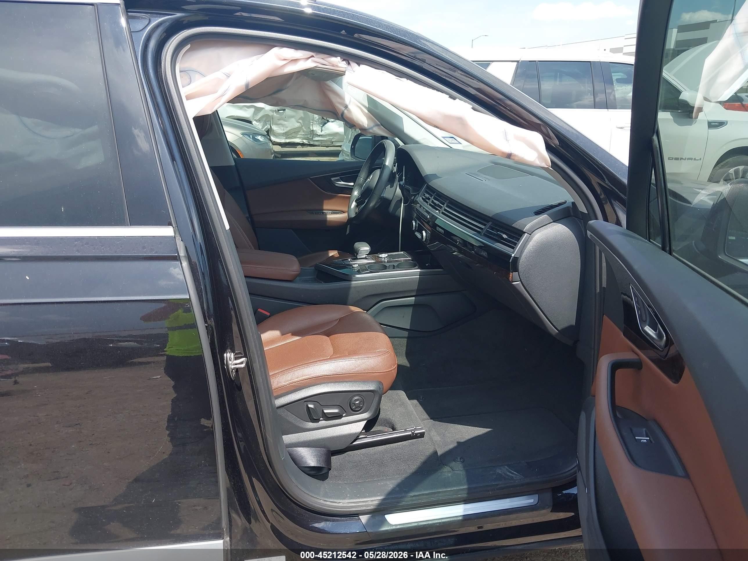 2019 Audi Q7 VIN WA1LAAF75KD036034 IAAI salvage auction — Side, Original (Texas), sold $5,300 on 2026-07-09 (photo 5)