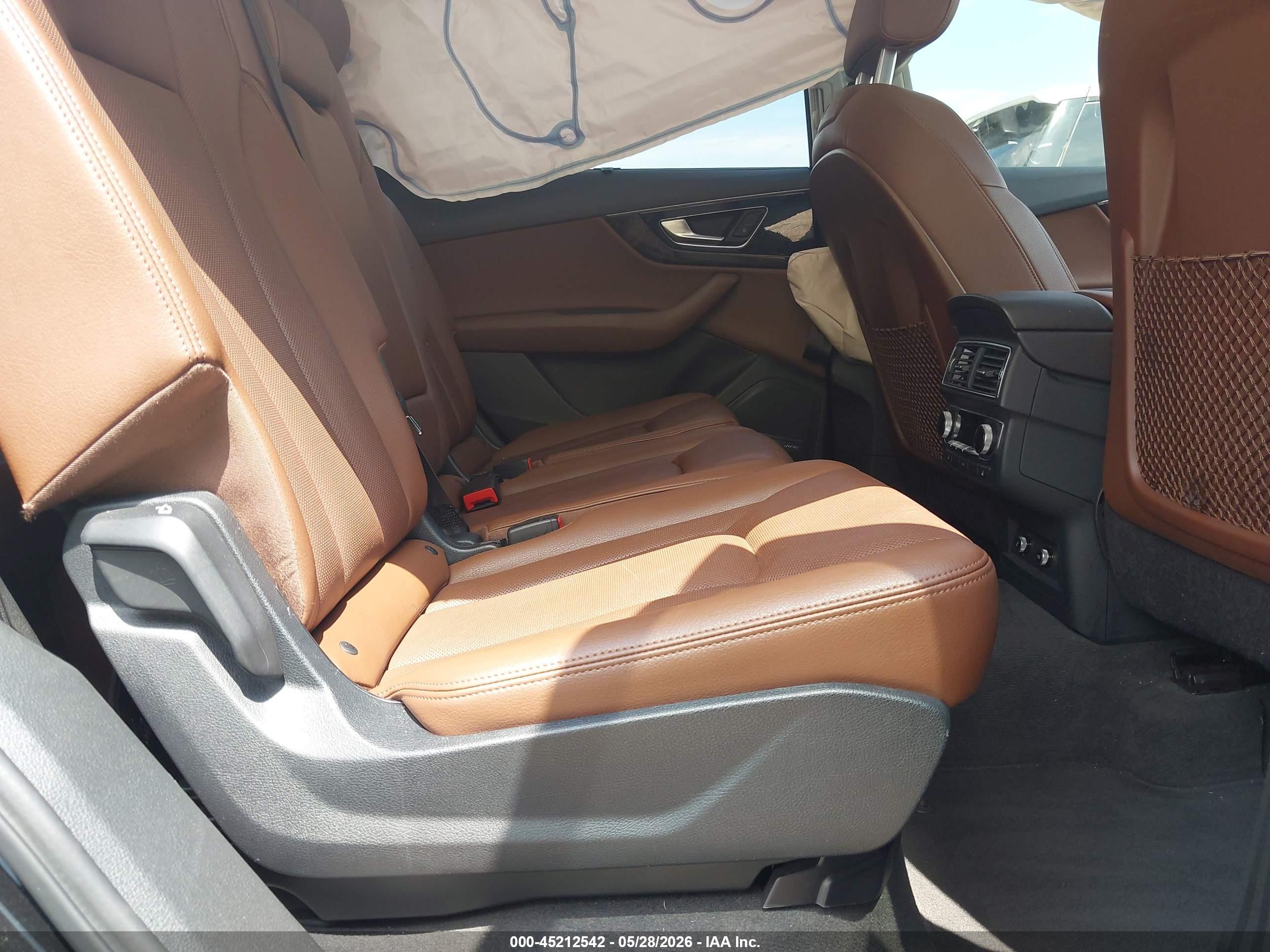 2019 Audi Q7 VIN WA1LAAF75KD036034 IAAI salvage auction — Side, Original (Texas), sold $5,300 on 2026-07-09 (photo 8)