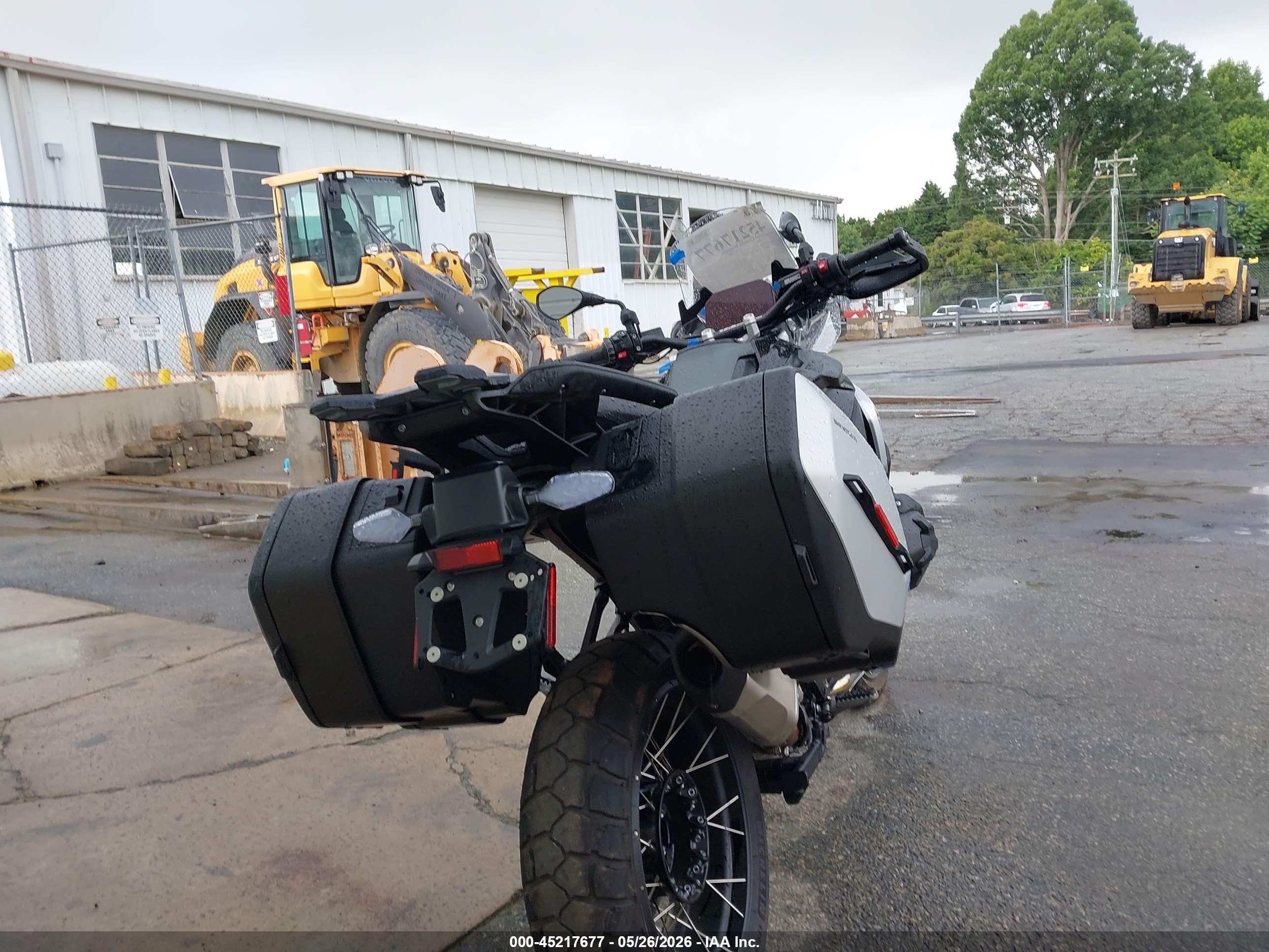 2025 BMW R 1300 VIN WB10M2309S6K93468 IAAI salvage auction — Unknown, Salvage (North Carolina), sold $11,750 on 2026-09-03 (photo 6)
