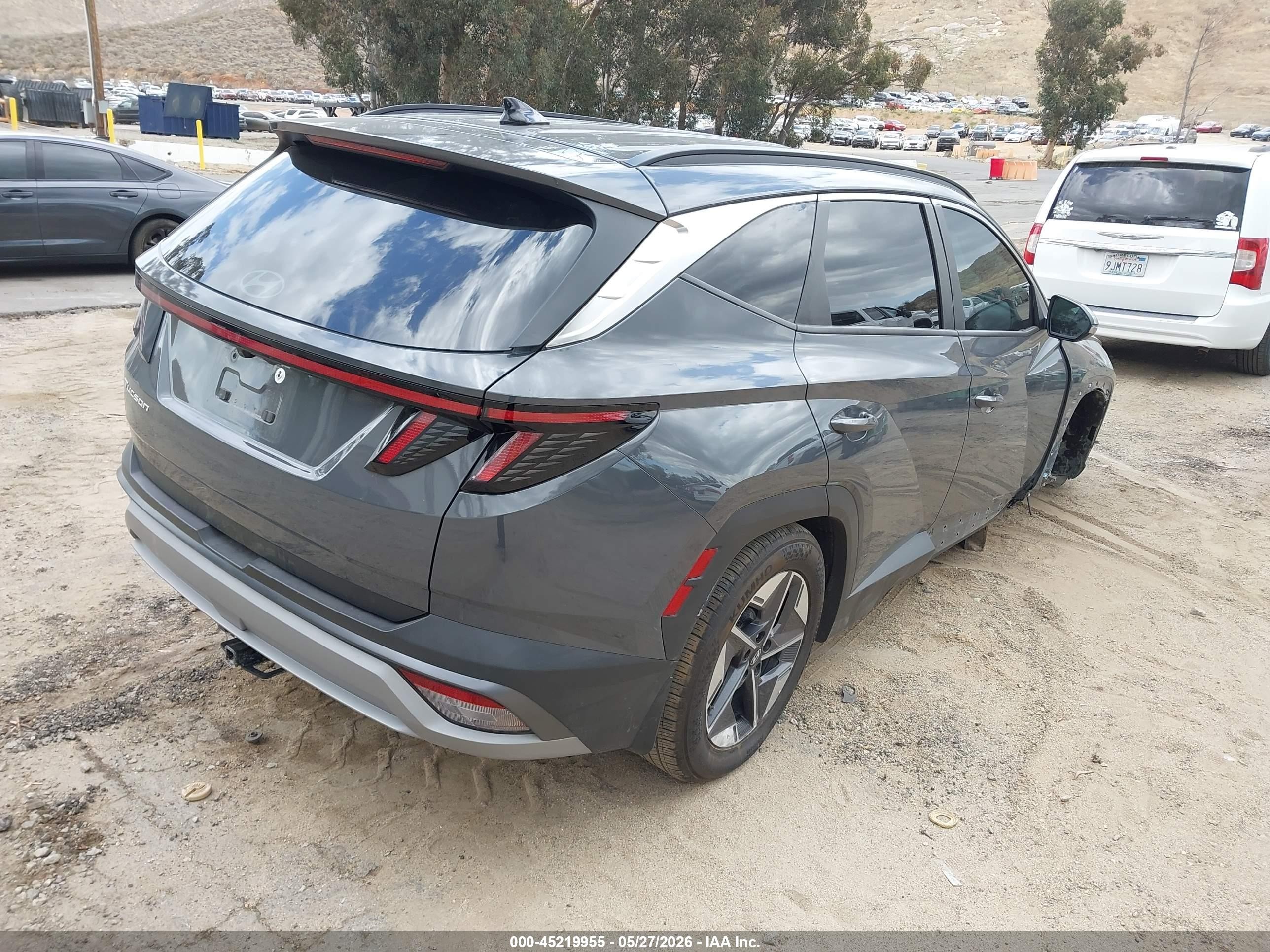 2025 Hyundai Tucson VIN 5NMJC3DE9SH566941 IAAI salvage auction — Transmission Damage, Salvage (California), sold $7,400 on 2026-07-10 (photo 4)