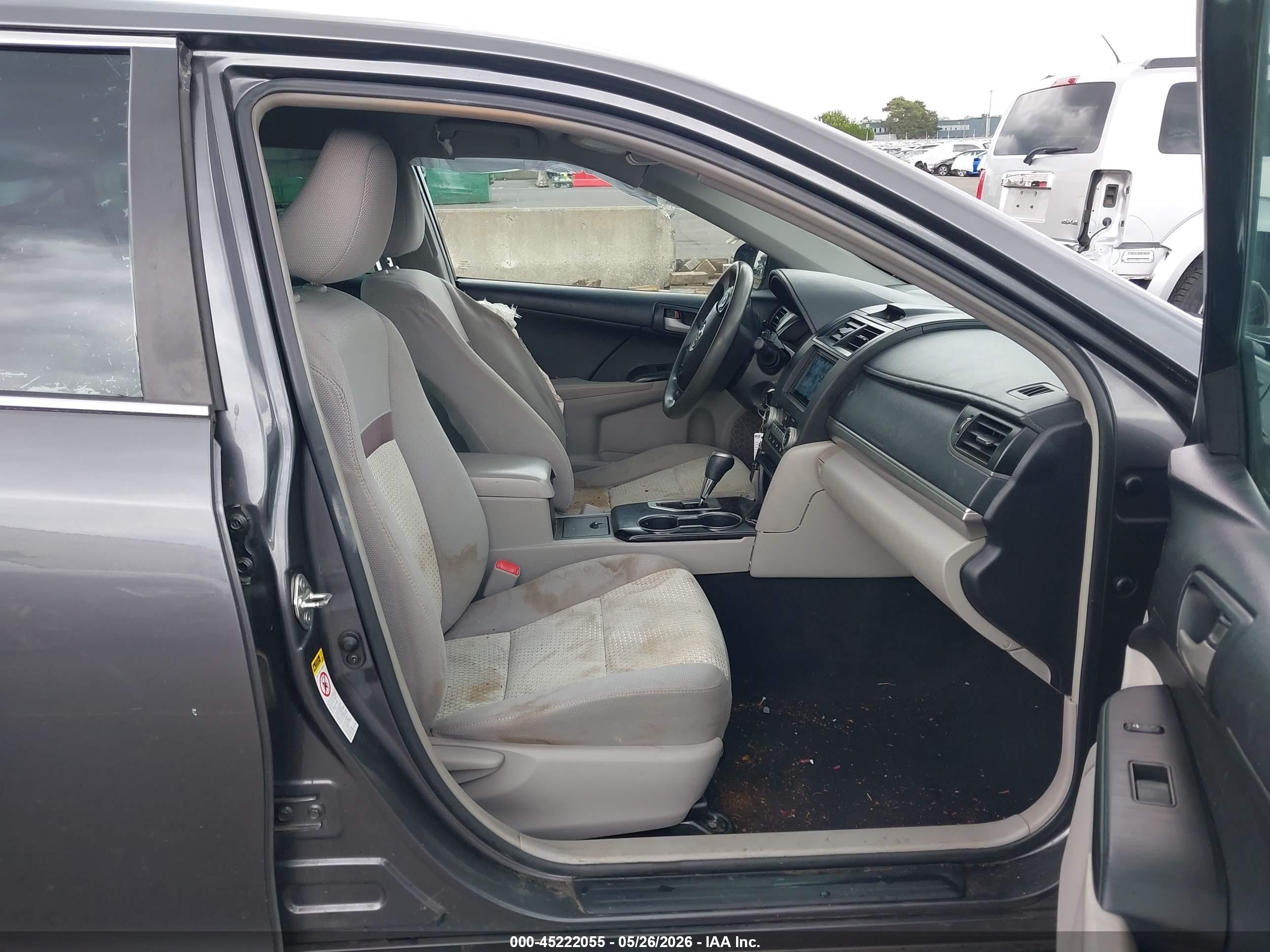2014 Toyota Camry VIN 4T4BF1FK8ER373679 IAAI salvage auction — Side, Salvage (Oregon), sold $1,200 on 2026-07-03 (photo 5)