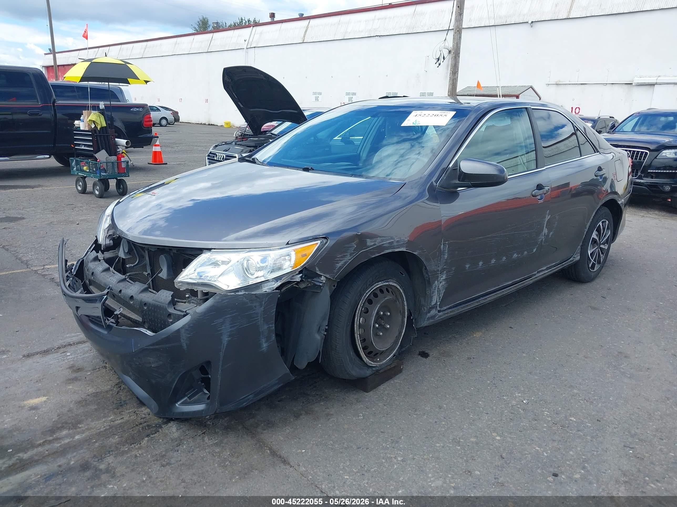 2014 Toyota Camry VIN 4T4BF1FK8ER373679 IAAI salvage auction — Side, Salvage (Oregon), sold $1,200 on 2026-07-03 (photo 2)