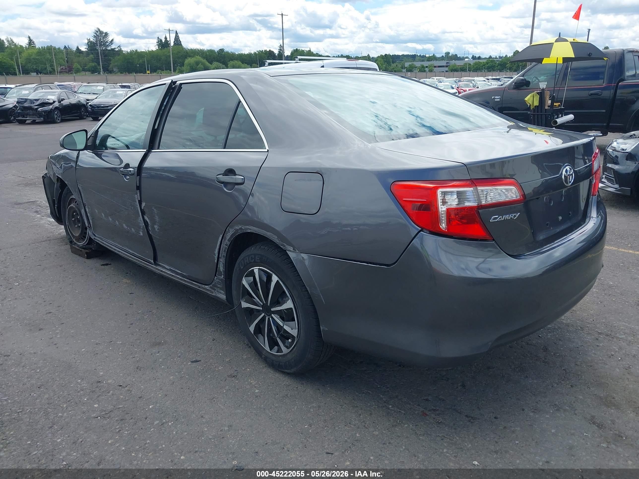 2014 Toyota Camry VIN 4T4BF1FK8ER373679 IAAI salvage auction — Side, Salvage (Oregon), sold $1,200 on 2026-07-03 (photo 3)