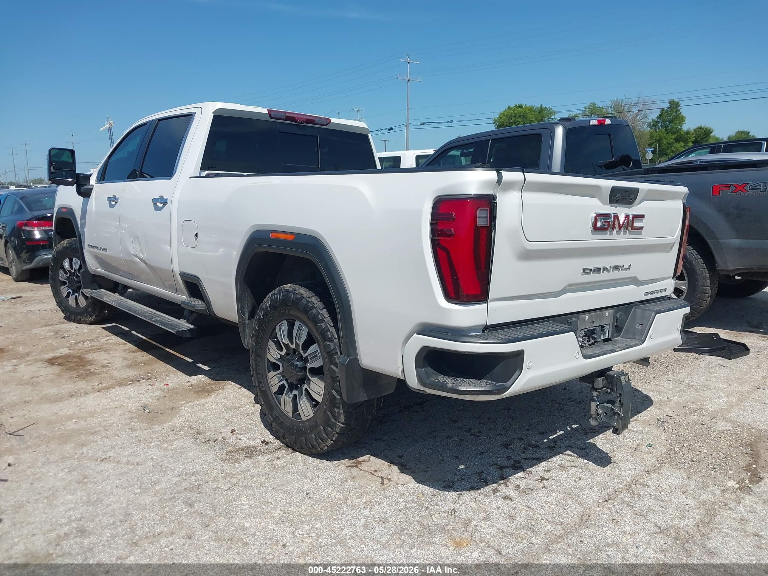 2024 Gmc VIN 1GT49WEYXRF111836 IAAI salvage auction — Side, Salvage (Texas), sold $13,000 on 2026-08-24 (photo 3)